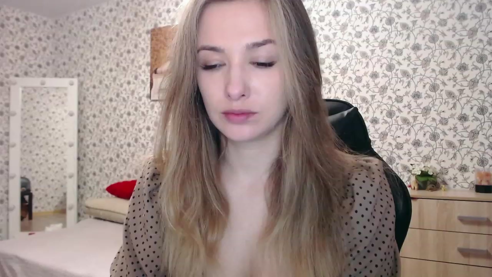 Gallery image thumbnail from RosieRosa's myfreecams stream on, 11/15/2022, 05:15 image 19 of 20