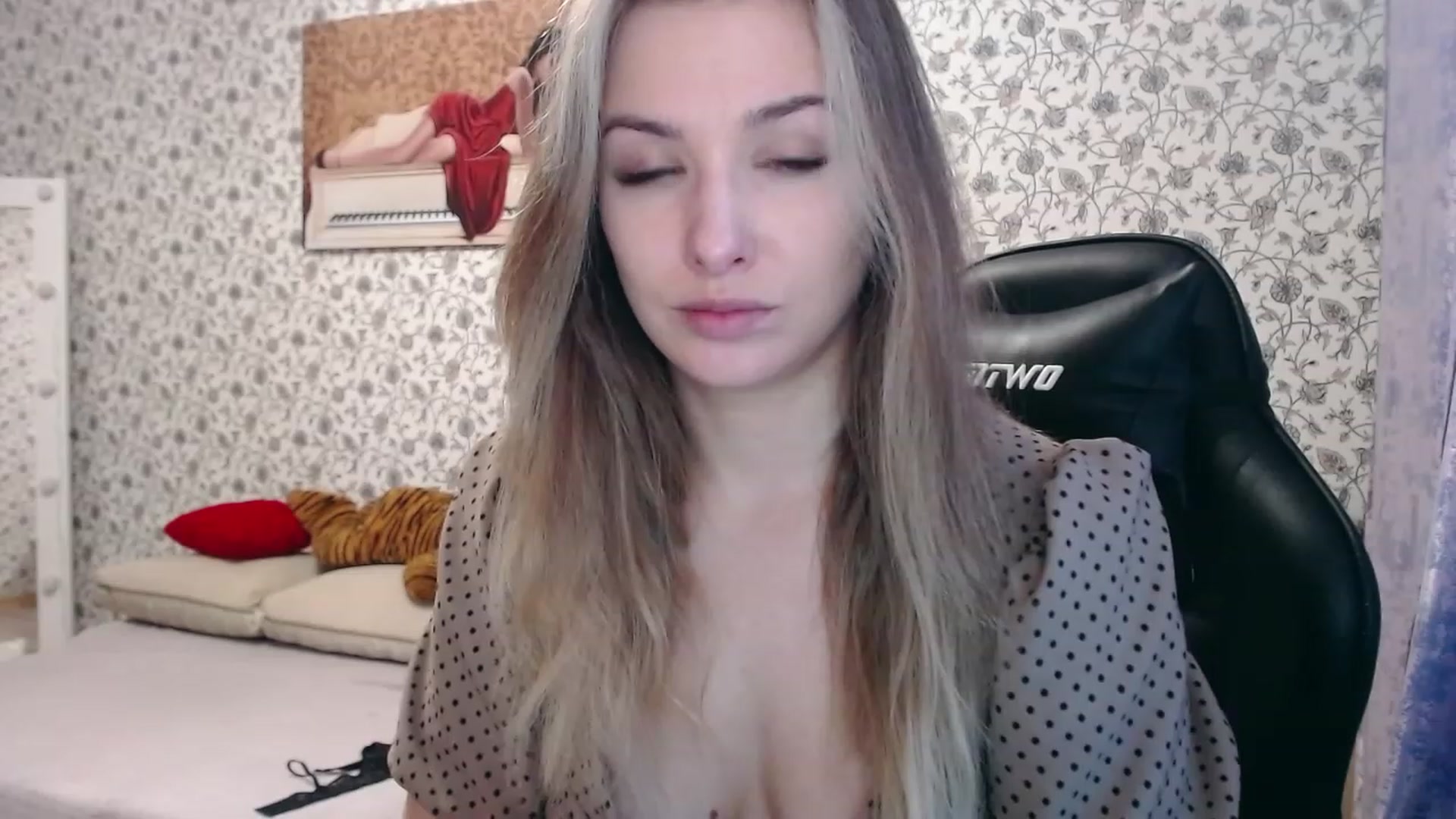 Gallery image thumbnail from RosieRosa's myfreecams stream on, 11/15/2022, 07:35 image 15 of 20