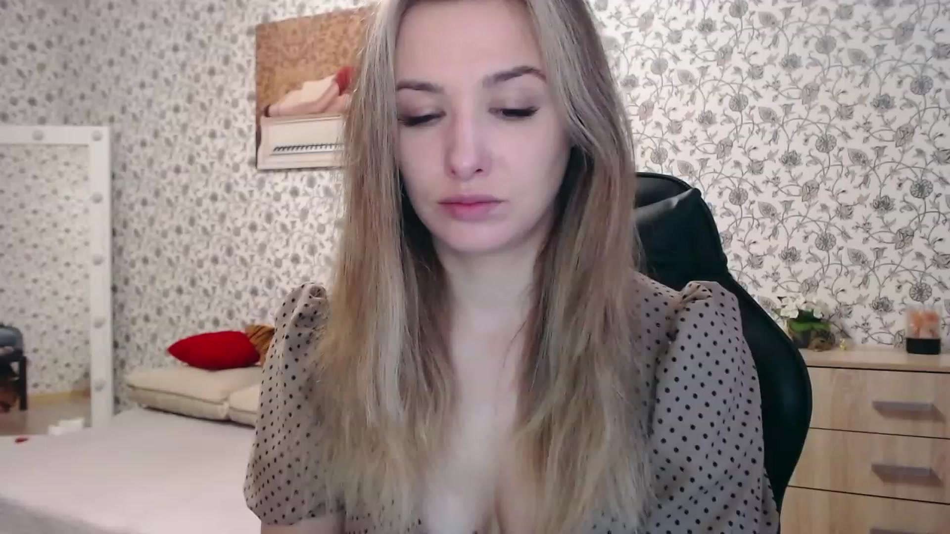 Gallery image thumbnail from RosieRosa's myfreecams stream on, 11/15/2022, 07:35 image 5 of 20