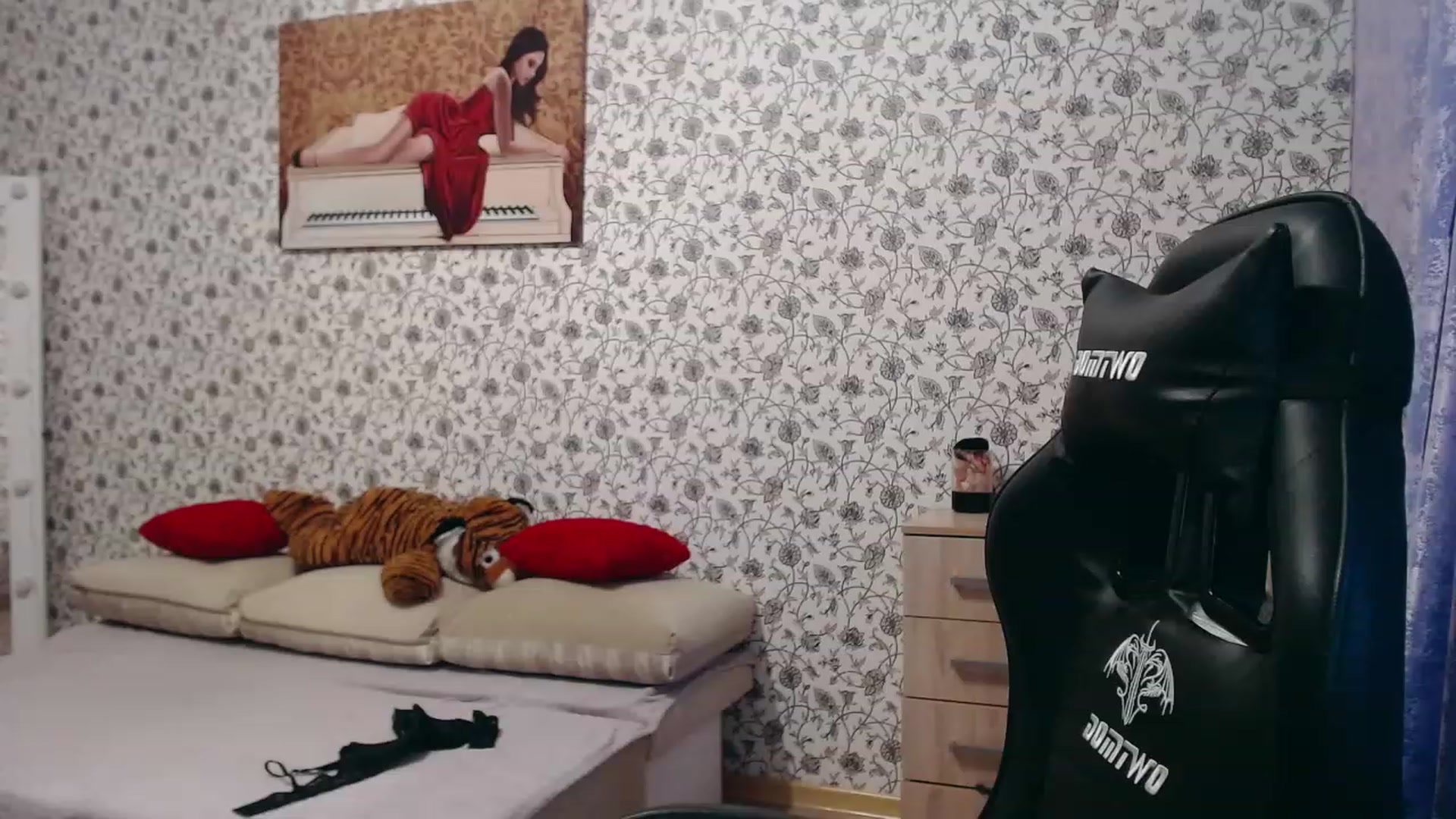 Gallery image thumbnail from RosieRosa's myfreecams stream on, 11/15/2022, 07:35 image 18 of 20