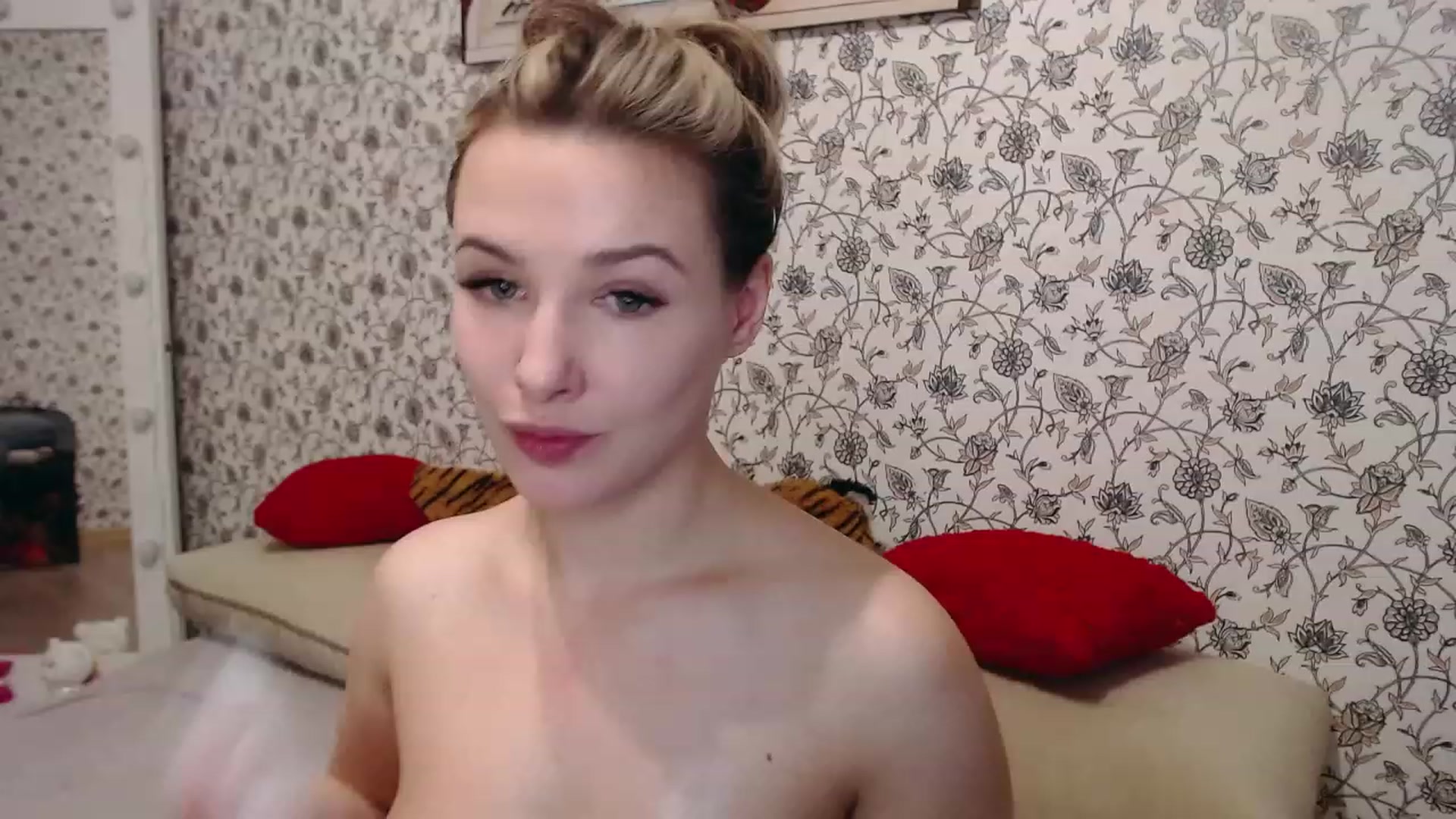 Gallery image thumbnail from RosieRosa's myfreecams stream on, 11/16/2022, 08:18 image 3 of 20