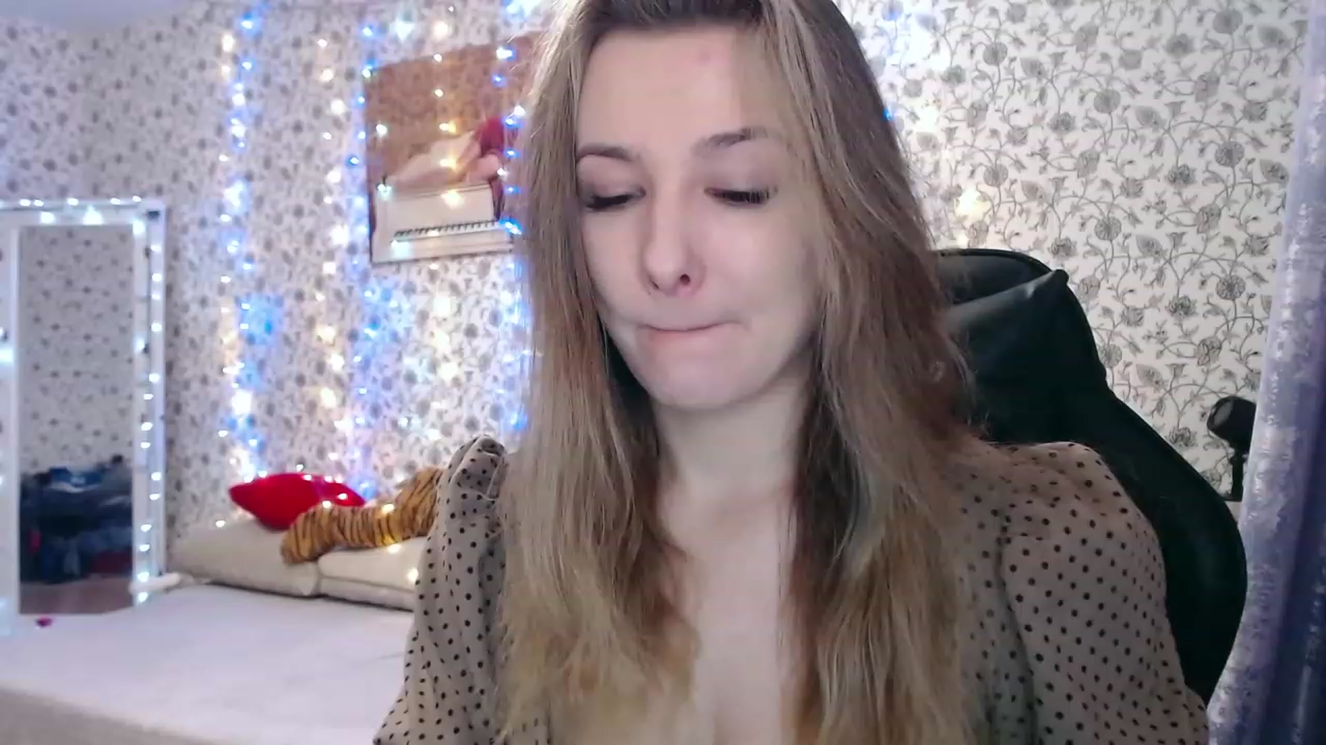 Gallery image thumbnail from RosieRosa's myfreecams stream on, 11/21/2022, 05:16 image 5 of 20