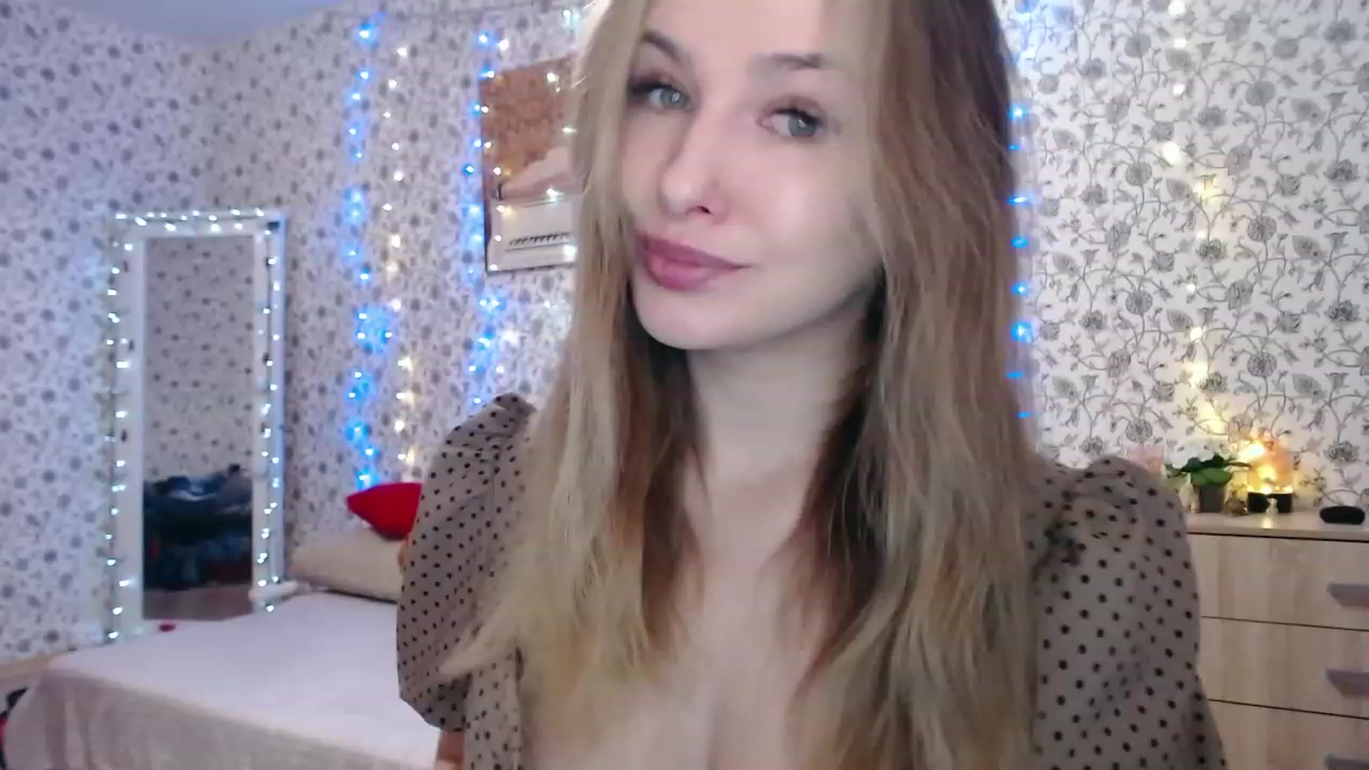 Gallery image thumbnail from RosieRosa's myfreecams stream on, 11/21/2022, 05:16 image 12 of 20