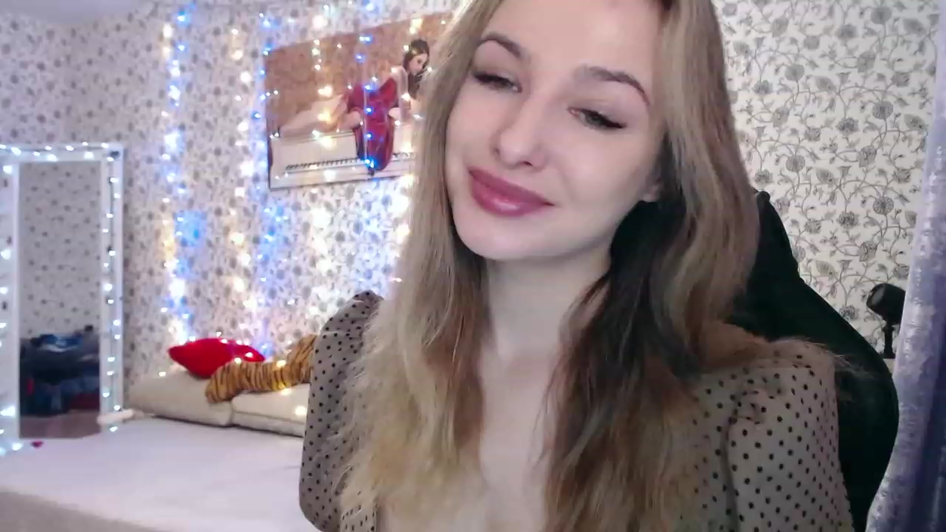 Gallery image thumbnail from RosieRosa's myfreecams stream on, 11/21/2022, 05:16 image 6 of 20