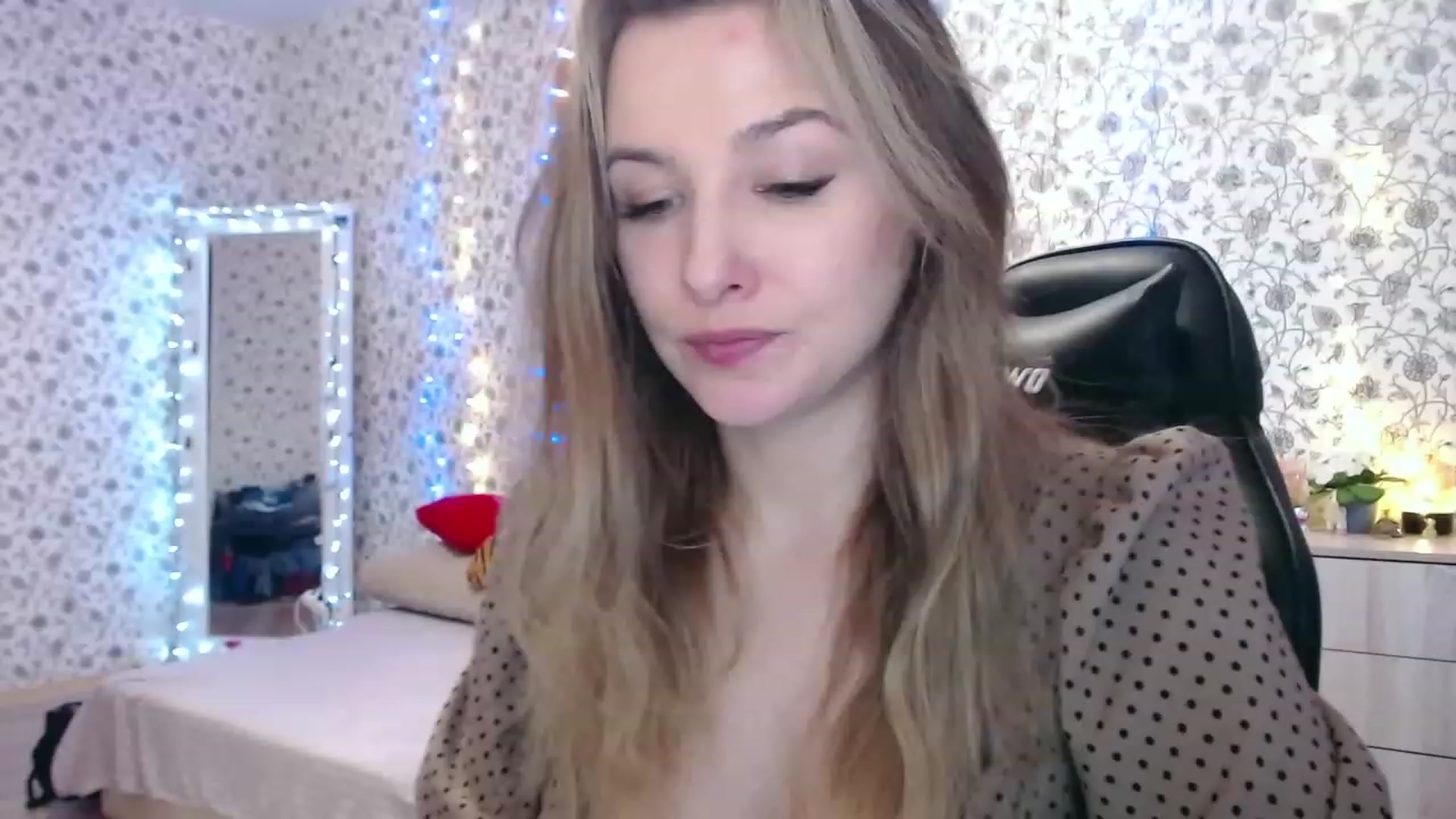 Gallery image thumbnail from RosieRosa's myfreecams stream on, 11/21/2022, 07:15 image 2 of 20