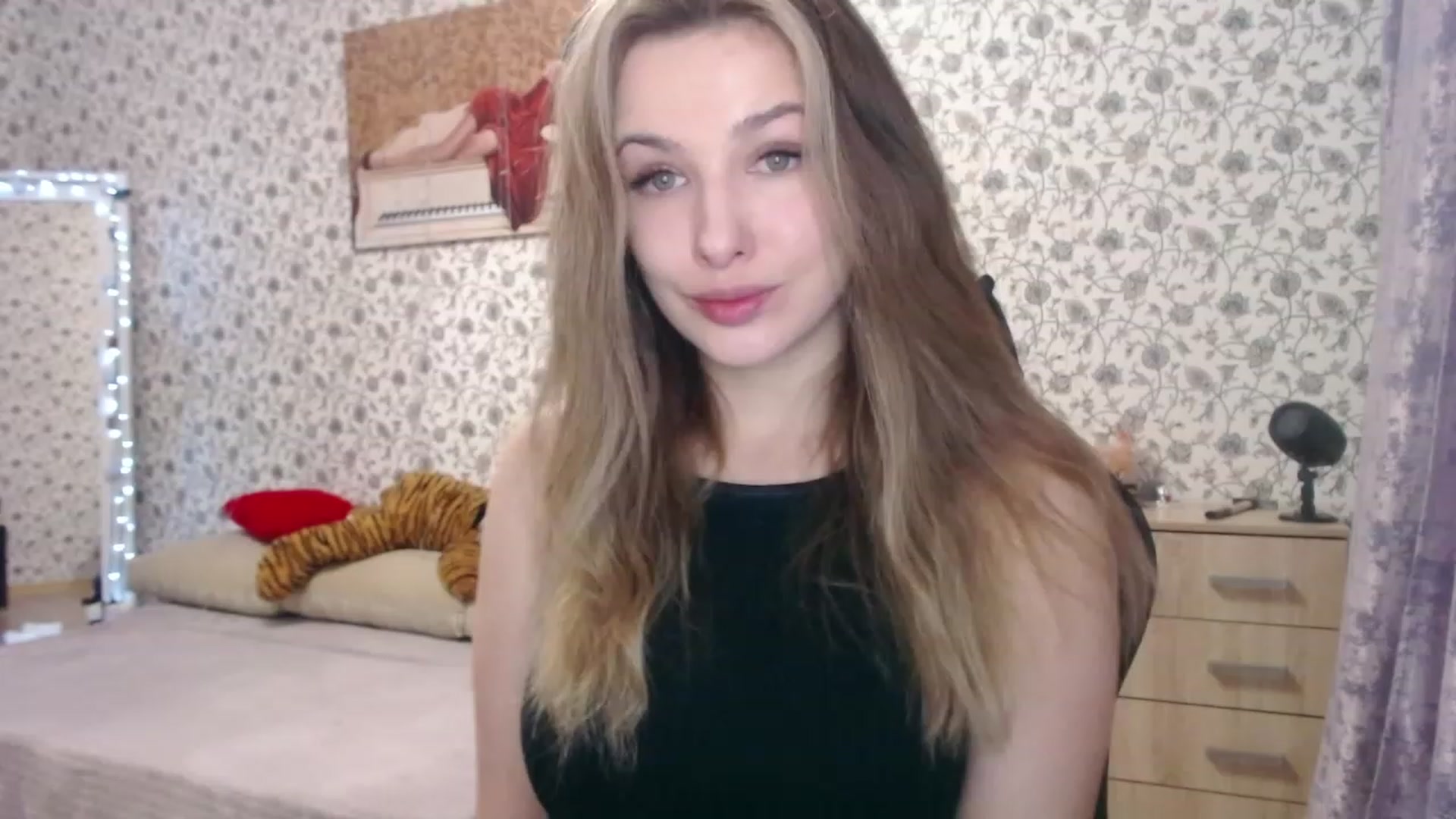 Gallery image thumbnail from RosieRosa's myfreecams stream on, 11/29/2022, 05:16 image 8 of 20