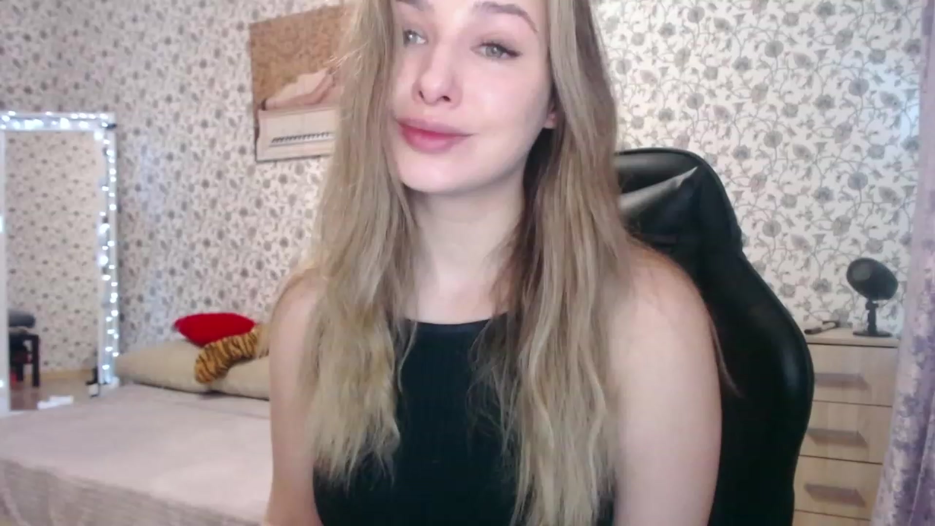 Gallery image thumbnail from RosieRosa's myfreecams stream on, 11/29/2022, 05:16 image 7 of 20