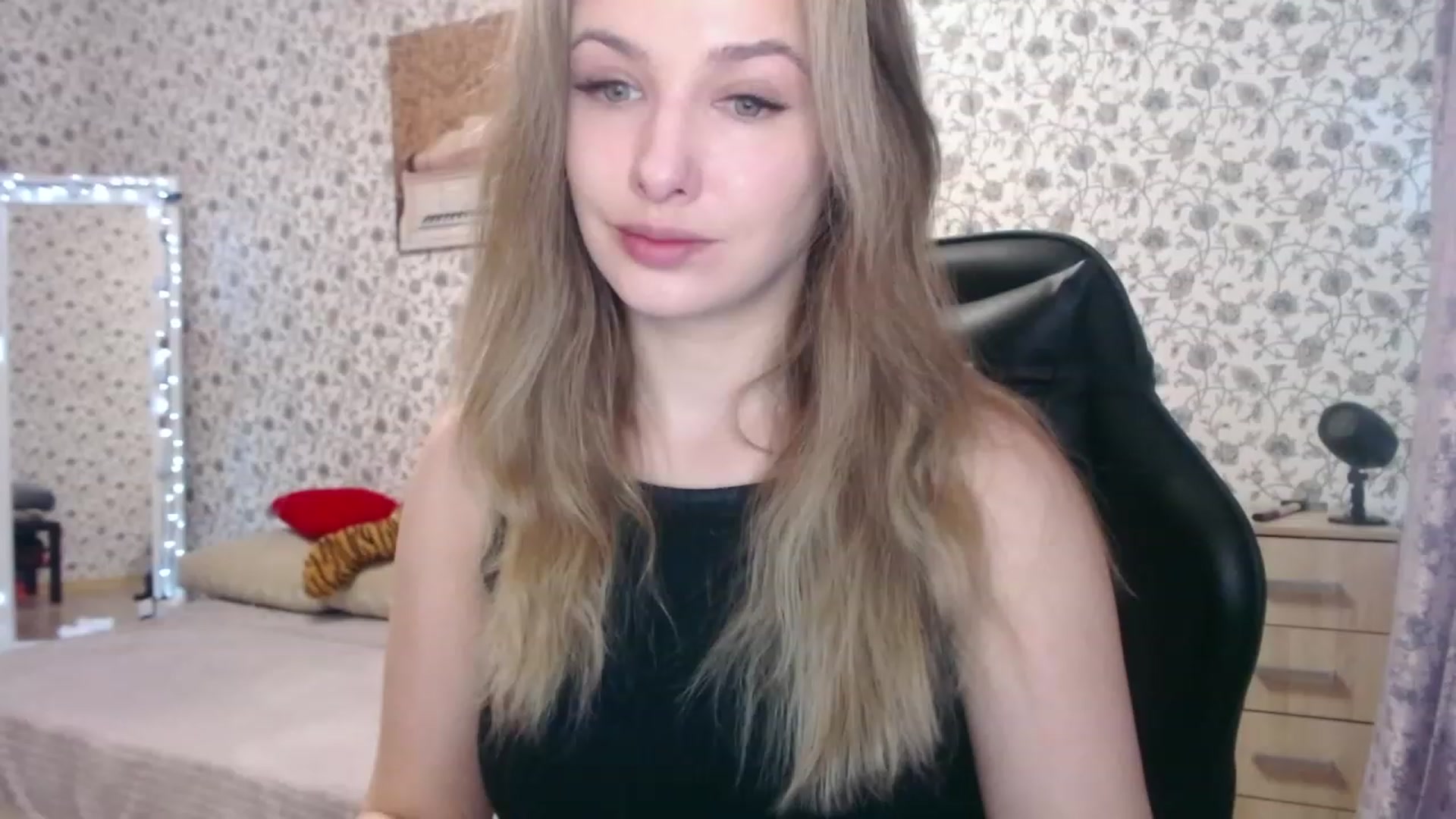Gallery image thumbnail from RosieRosa's myfreecams stream on, 11/29/2022, 05:16 image 5 of 20