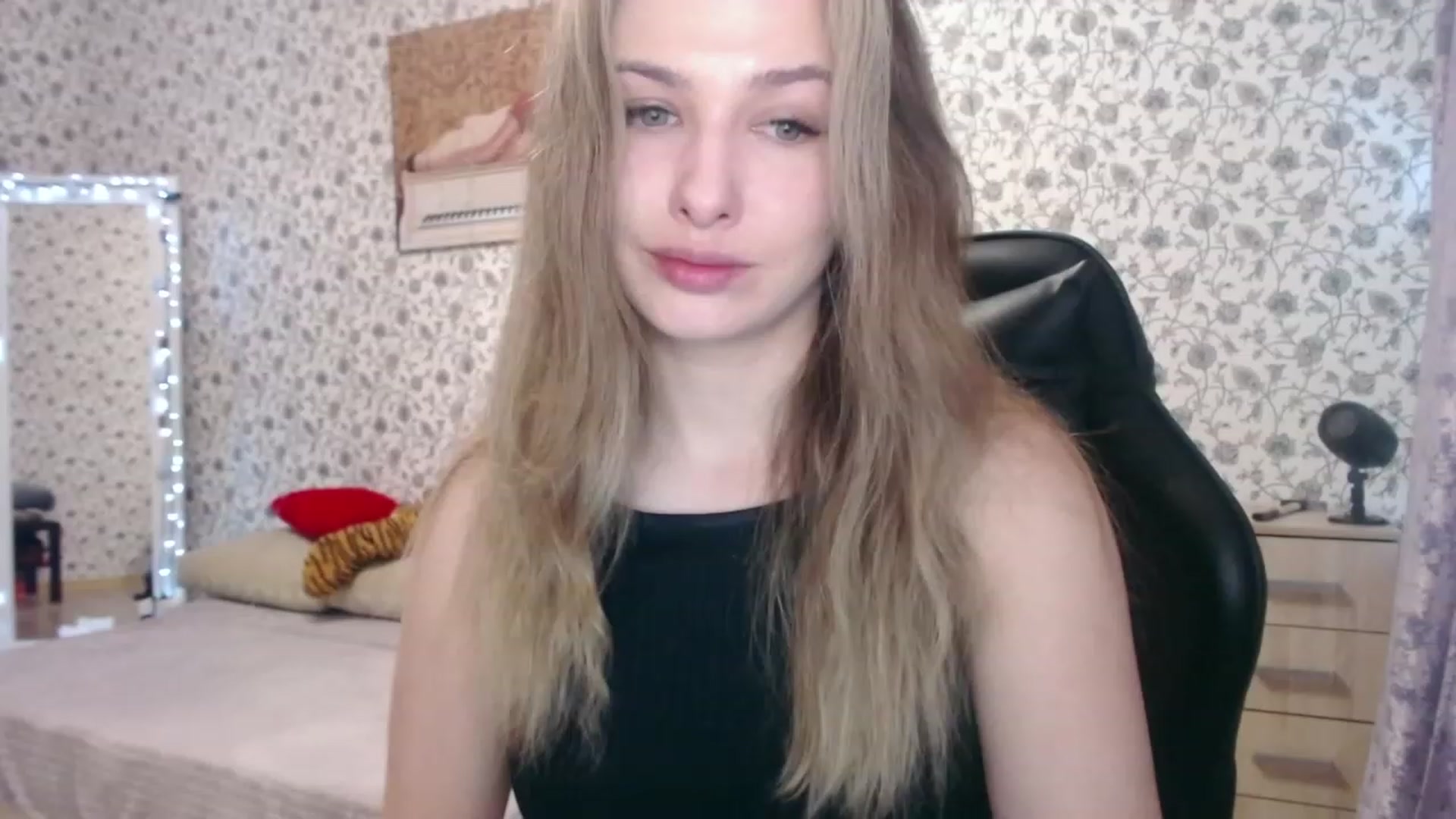 Gallery image thumbnail from RosieRosa's myfreecams stream on, 11/29/2022, 05:16 image 6 of 20