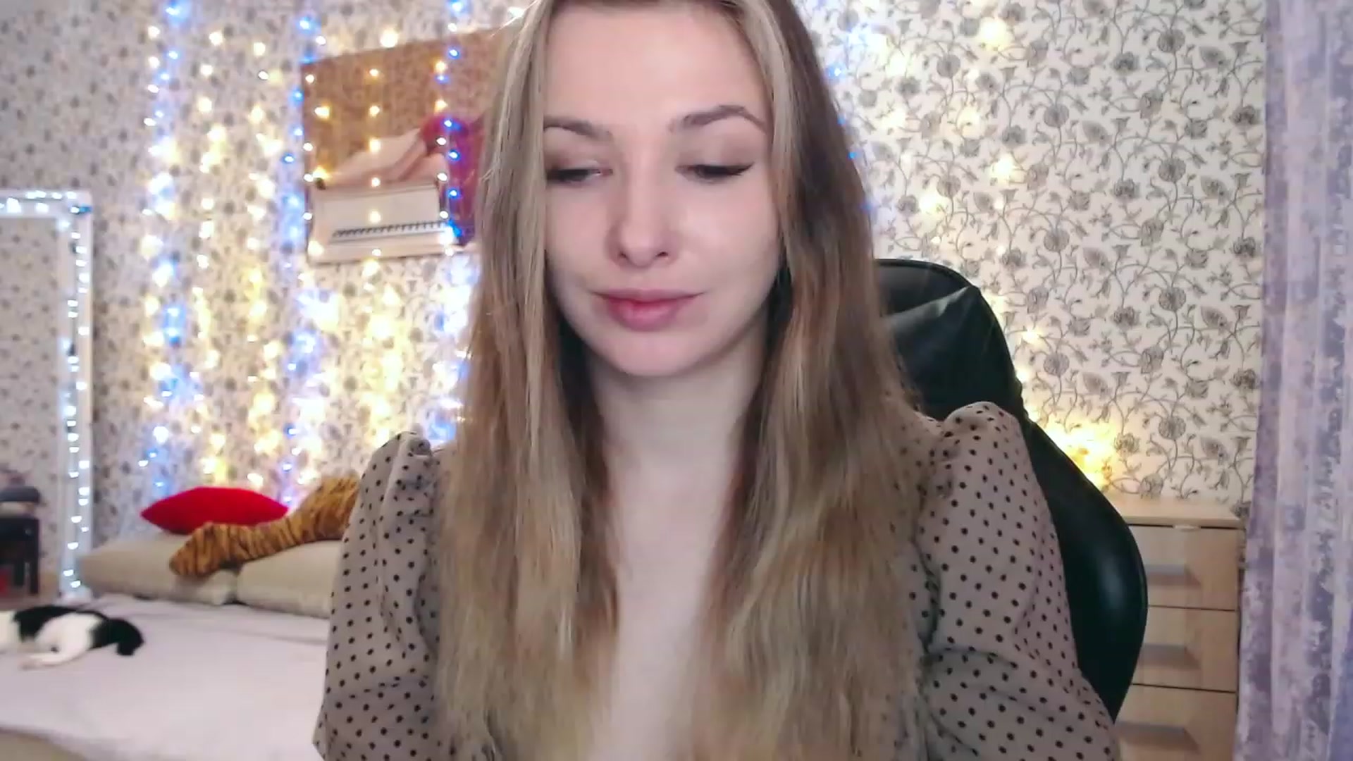 Gallery image thumbnail from RosieRosa's myfreecams stream on, 12/05/2022, 07:18 image 1 of 20