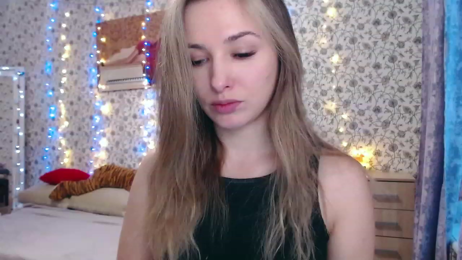 Gallery image thumbnail from RosieRosa's myfreecams stream on, 12/06/2022, 07:16 image 15 of 20