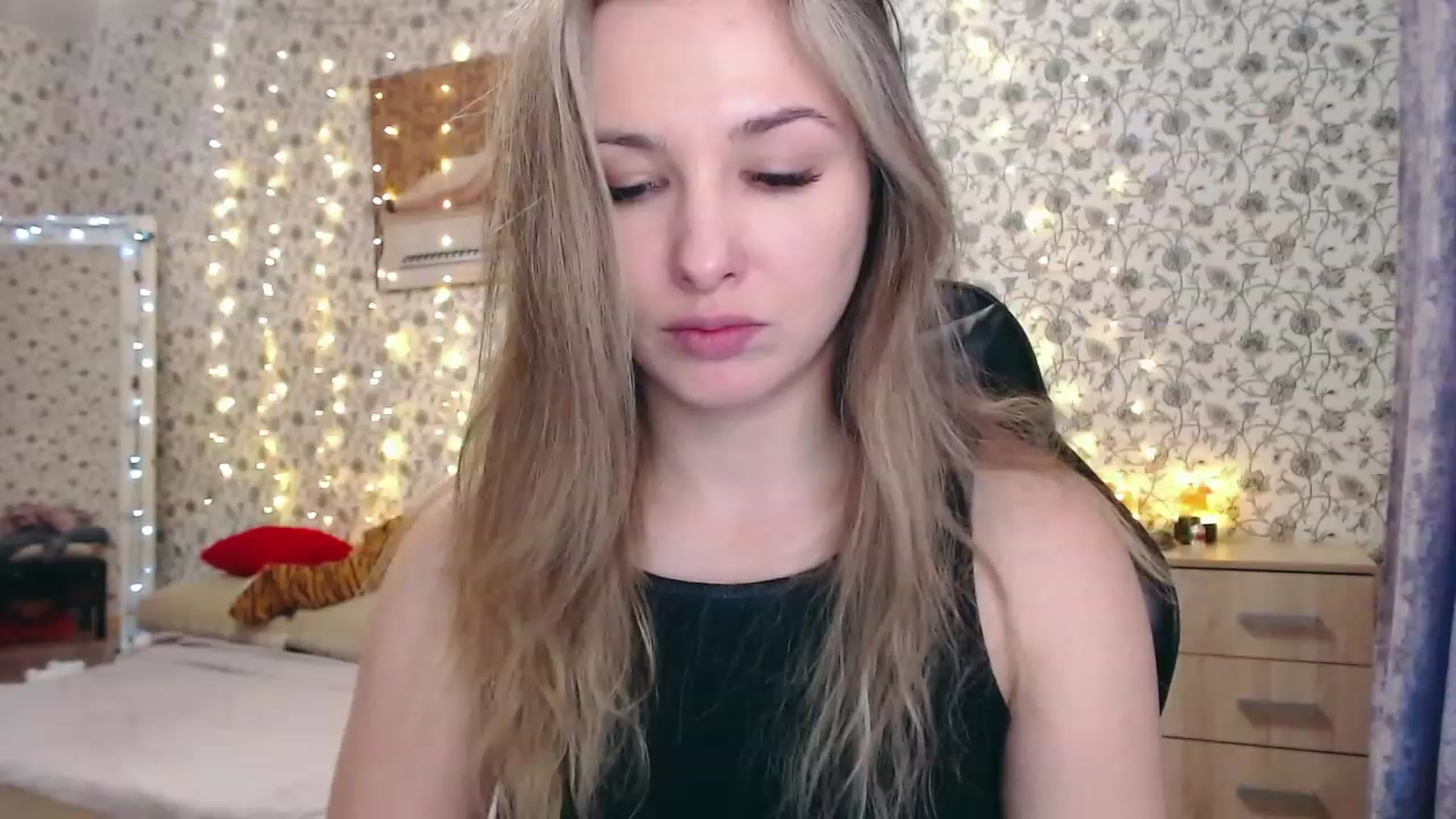Gallery image thumbnail from RosieRosa's myfreecams stream on, 12/06/2022, 07:16 image 13 of 20