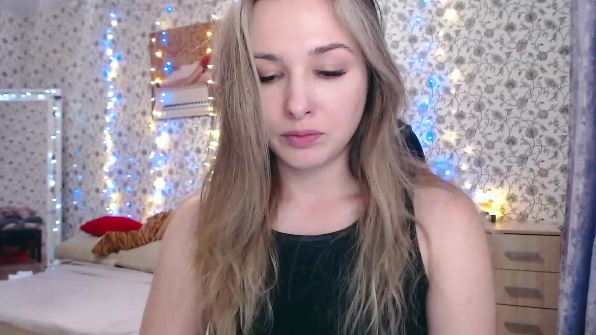 Gallery image thumbnail from RosieRosa's myfreecams stream on, 12/06/2022, 07:16 image 14 of 20