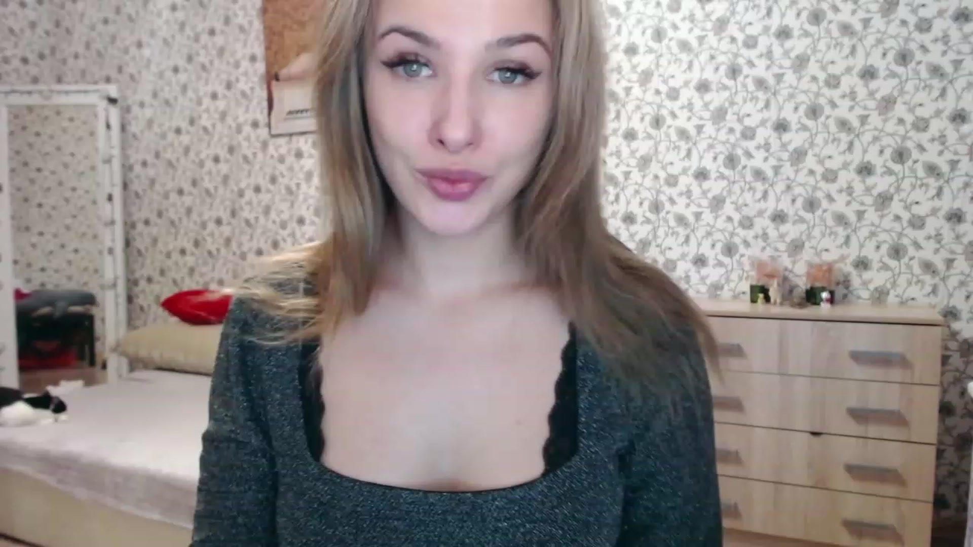 Gallery image thumbnail from RosieRosa's myfreecams stream on, 12/08/2022, 07:05 image 6 of 20