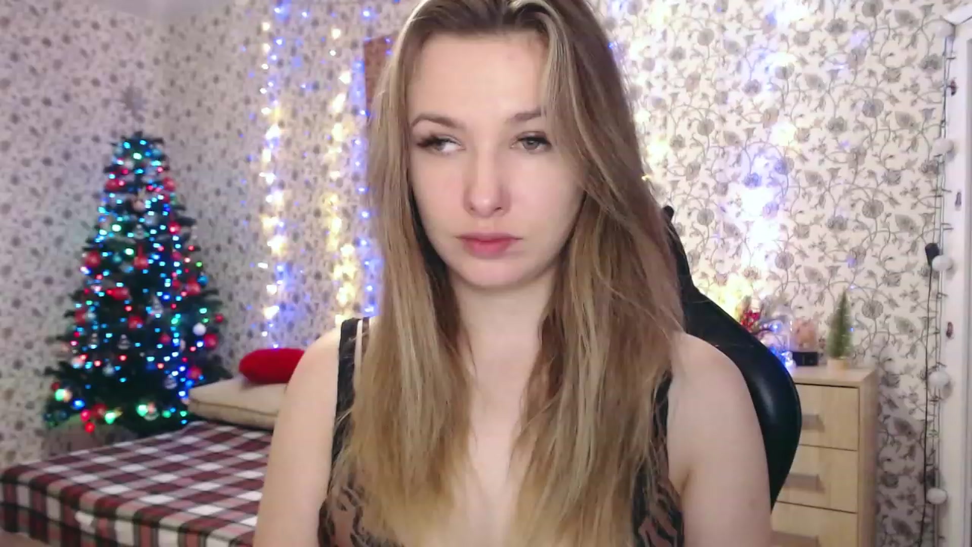 Gallery image thumbnail from RosieRosa's myfreecams stream on, 12/12/2022, 07:05 image 2 of 20