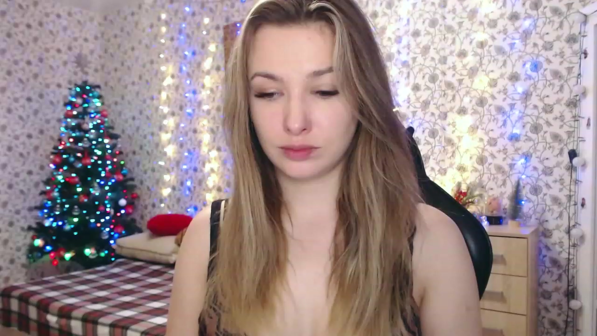 Gallery image thumbnail from RosieRosa's myfreecams stream on, 12/12/2022, 07:05 image 4 of 20