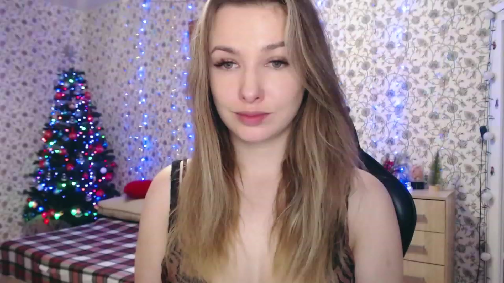 Gallery image thumbnail from RosieRosa's myfreecams stream on, 12/12/2022, 07:05 image 3 of 20
