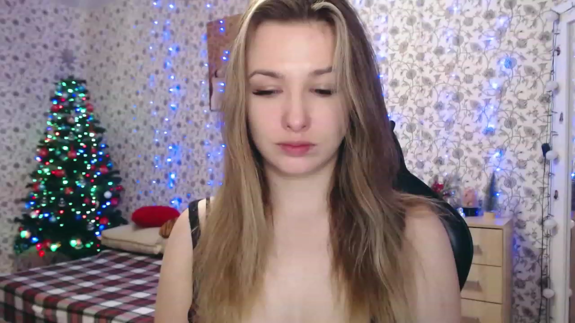 Gallery image thumbnail from RosieRosa's myfreecams stream on, 12/12/2022, 07:05 image 8 of 20