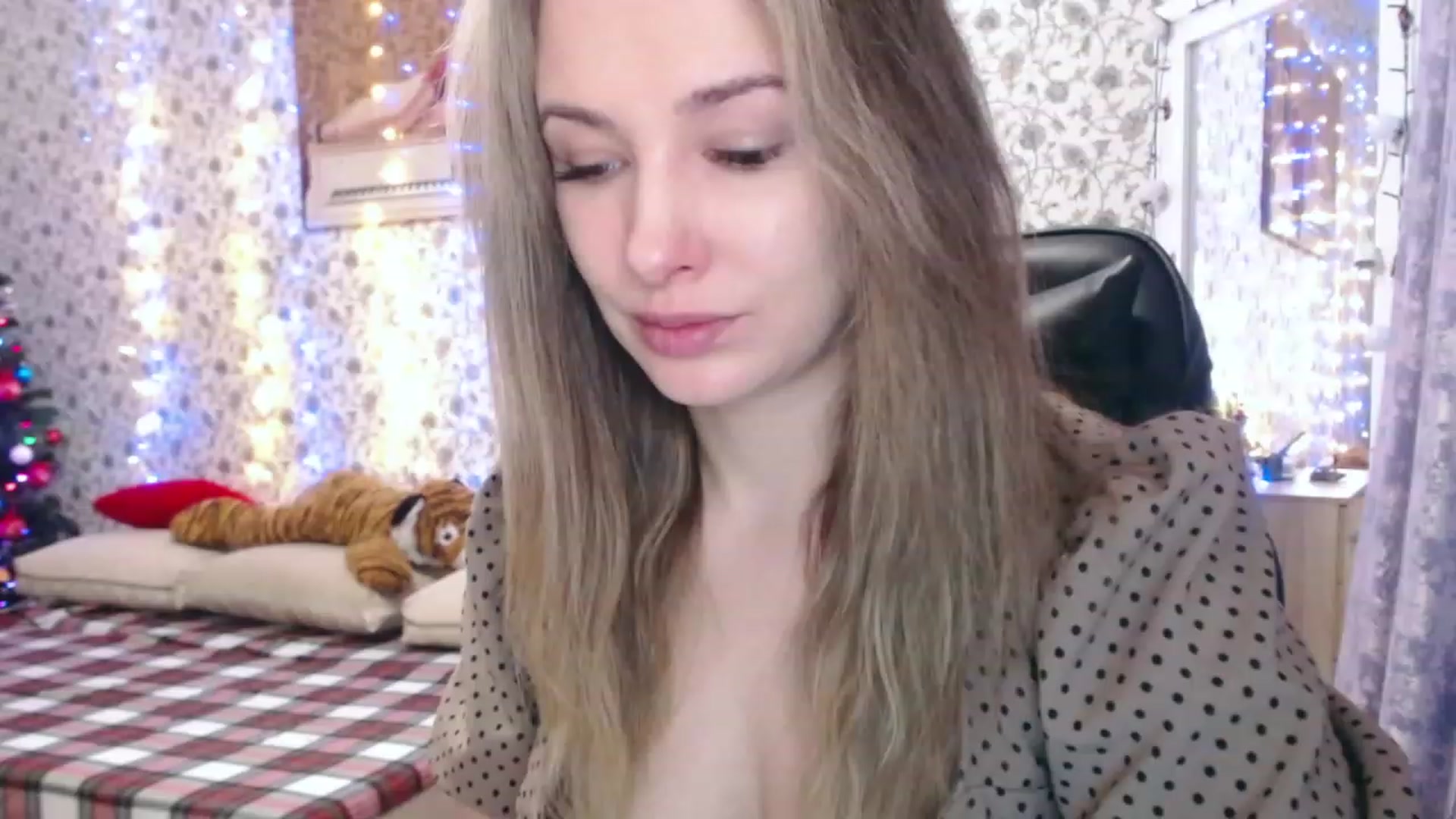 Gallery image thumbnail from RosieRosa's myfreecams stream on, 12/19/2022, 07:16 image 15 of 20