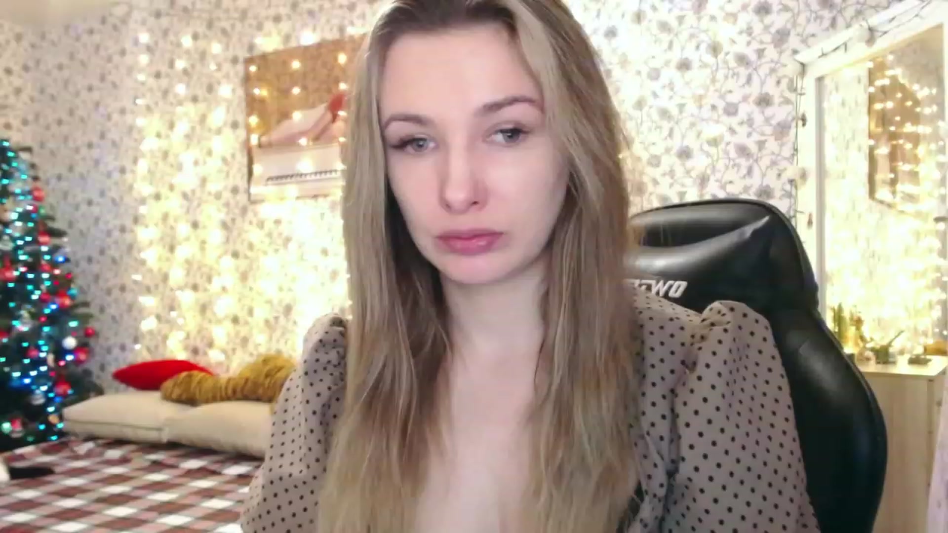 Gallery image thumbnail from RosieRosa's myfreecams stream on, 12/19/2022, 07:16 image 12 of 20