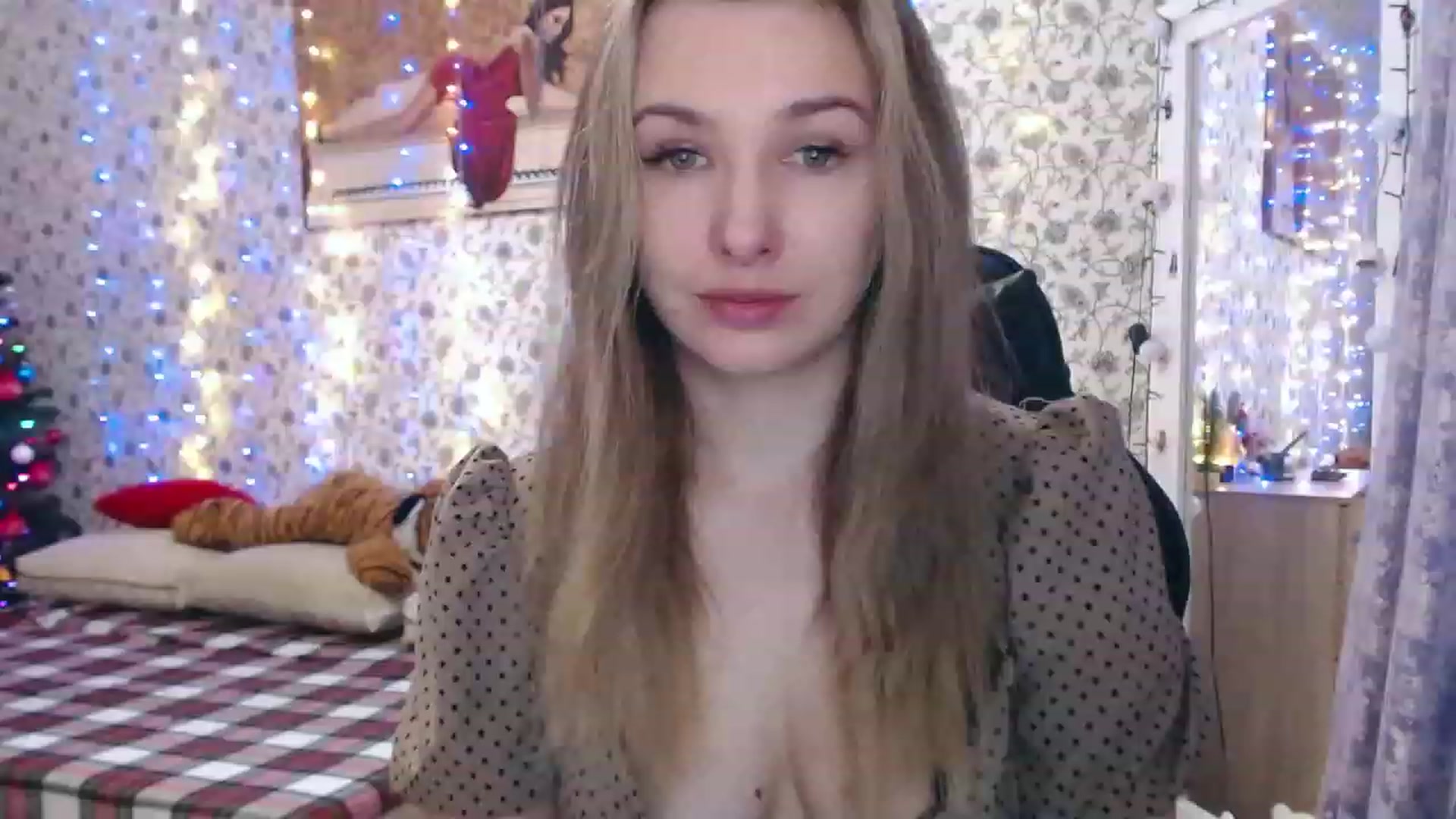 Gallery image thumbnail from RosieRosa's myfreecams stream on, 12/19/2022, 07:16 image 16 of 20