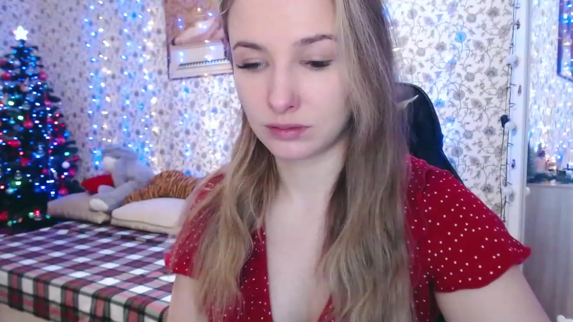 Gallery image thumbnail from RosieRosa's myfreecams stream on, 12/25/2022, 07:18 image 20 of 20