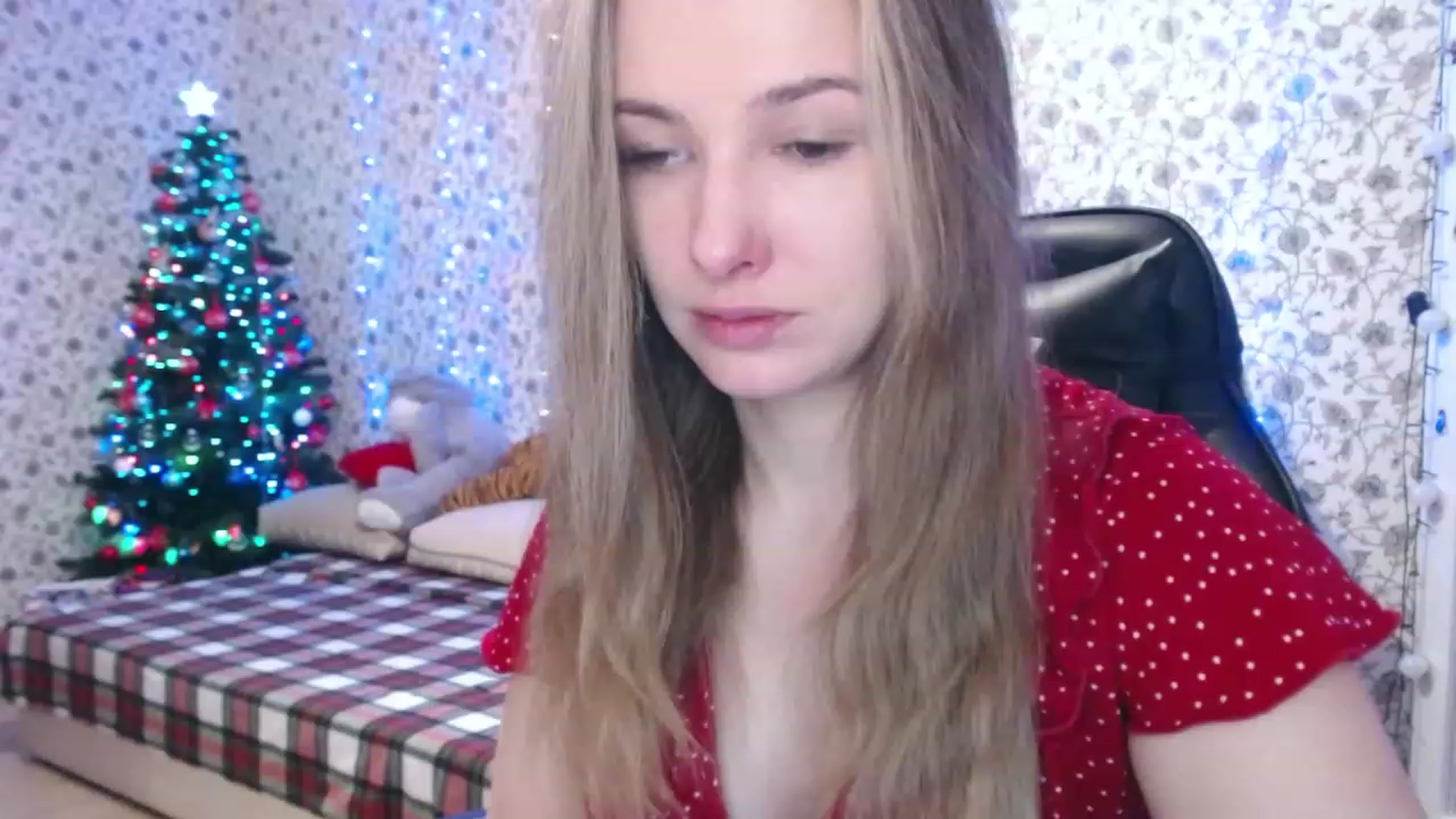 Gallery image thumbnail from RosieRosa's myfreecams stream on, 12/25/2022, 07:18 image 17 of 20