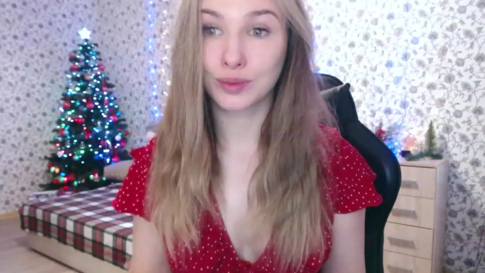 Gallery image thumbnail from RosieRosa's myfreecams stream on, 12/25/2022, 07:18 image 16 of 20