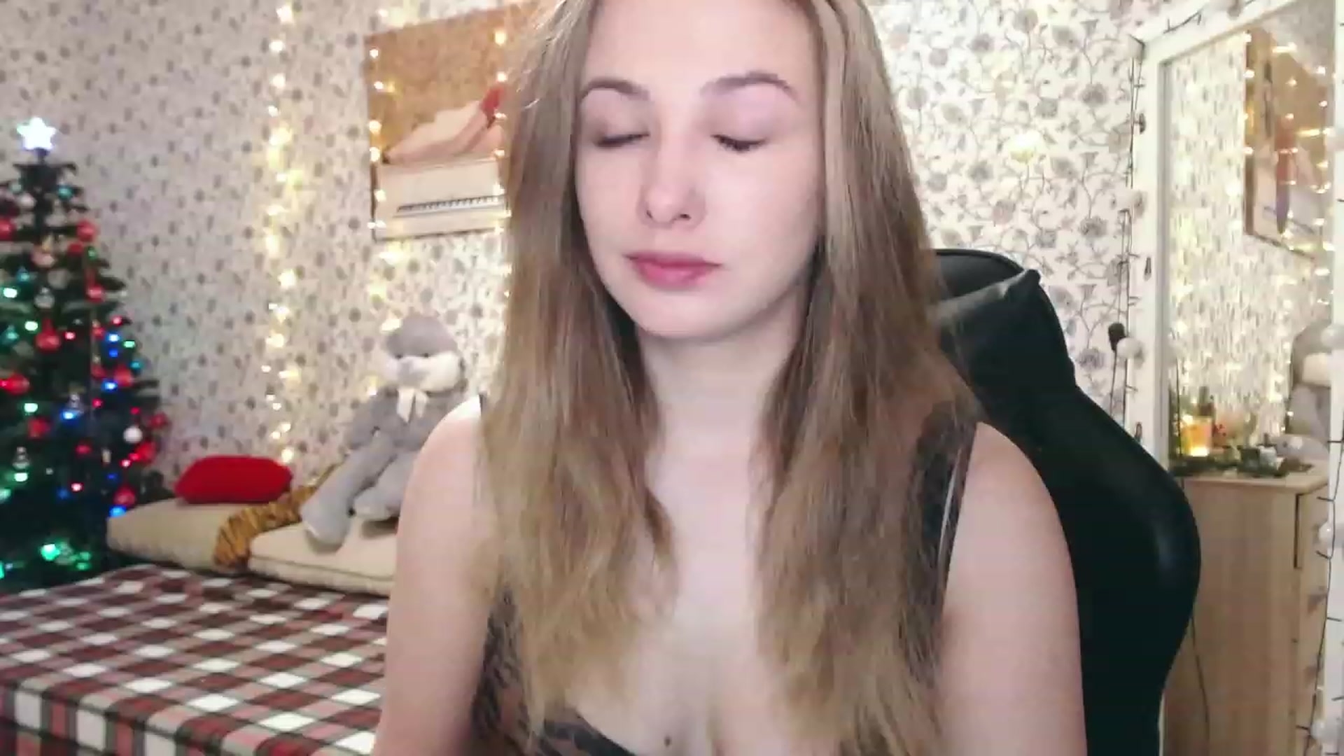 Gallery image thumbnail from RosieRosa's myfreecams stream on, 12/27/2022, 04:39 image 10 of 20