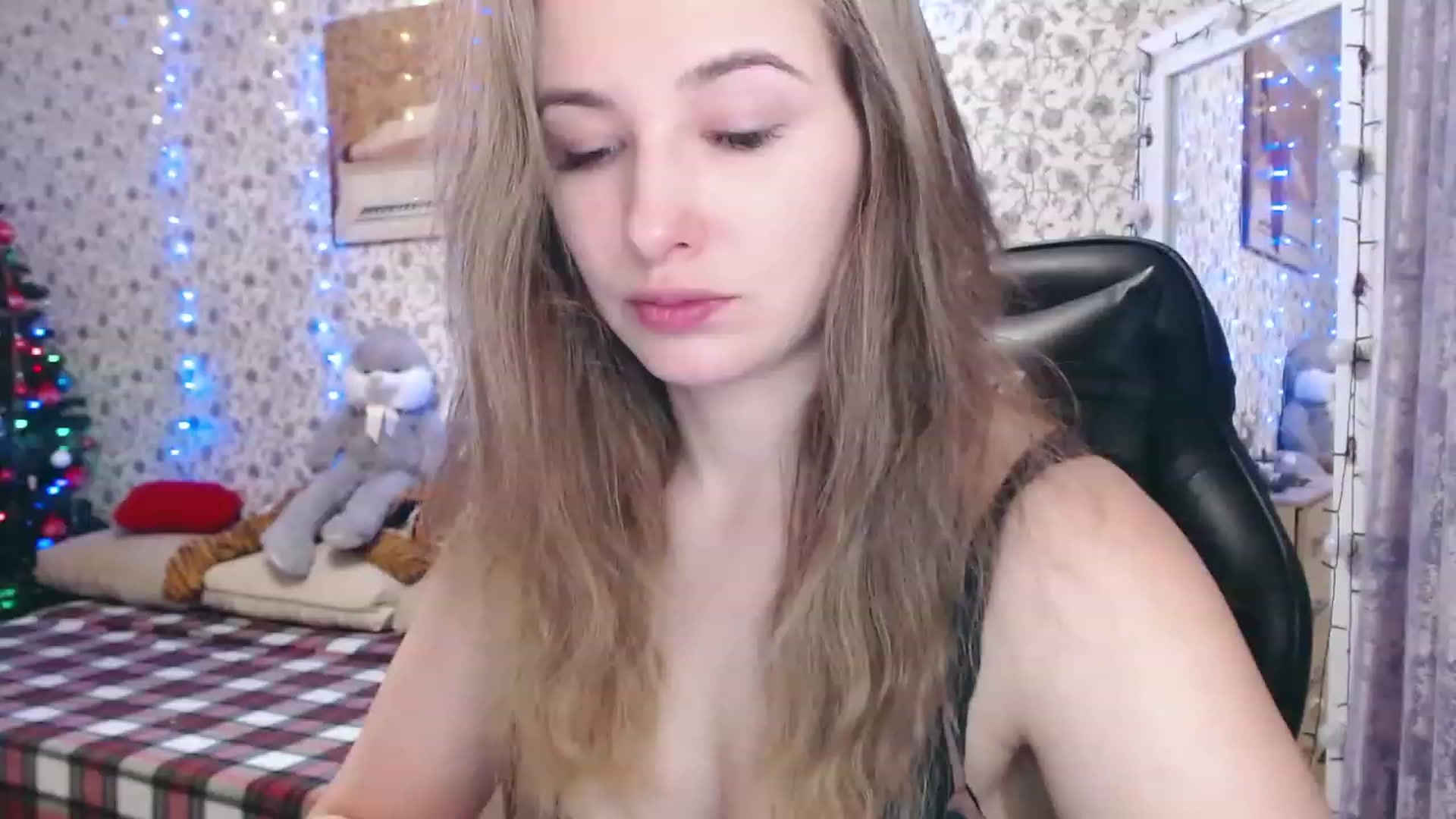 Gallery image thumbnail from RosieRosa's myfreecams stream on, 12/27/2022, 05:25 image 8 of 20