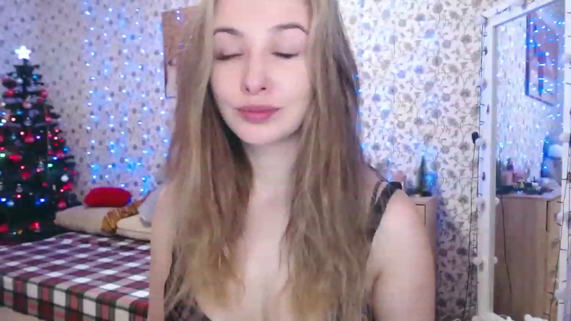 Gallery image thumbnail from RosieRosa's myfreecams stream on, 12/27/2022, 05:25 image 1 of 20
