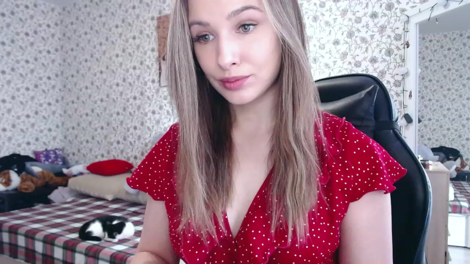 Gallery image thumbnail from RosieRosa's myfreecams stream on, 02/15/2023, 12:36 image 16 of 20