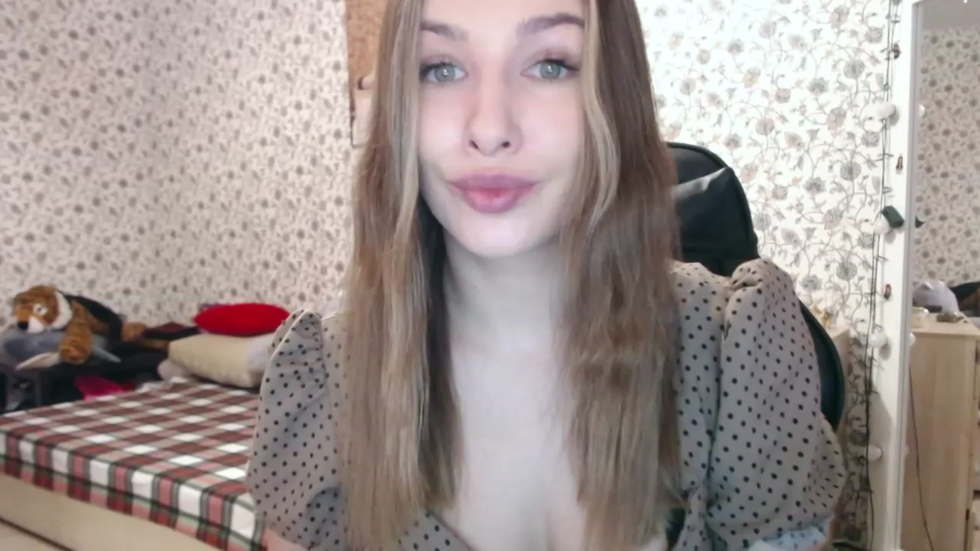 Gallery image thumbnail from RosieRosa's myfreecams stream on, 02/20/2023, 04:17 image 15 of 20