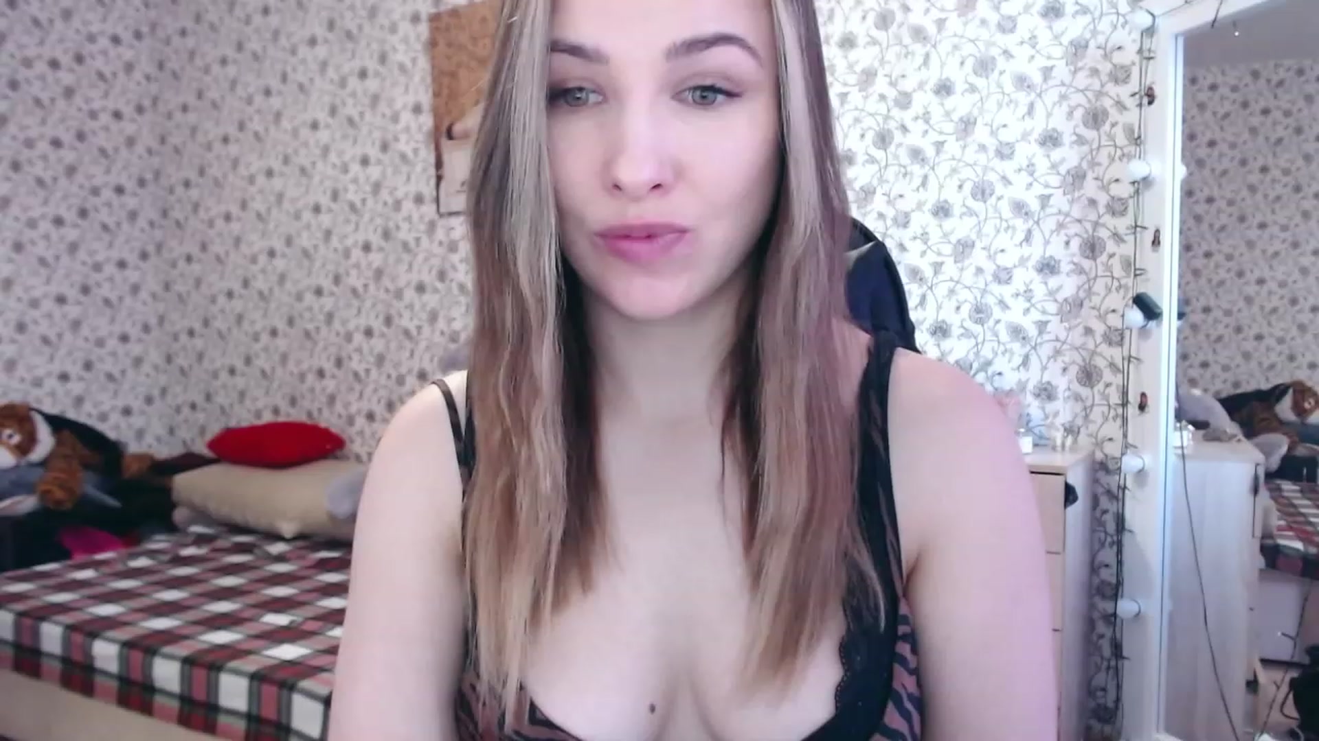 Gallery image thumbnail from RosieRosa's myfreecams stream on, 02/21/2023, 07:19 image 17 of 20