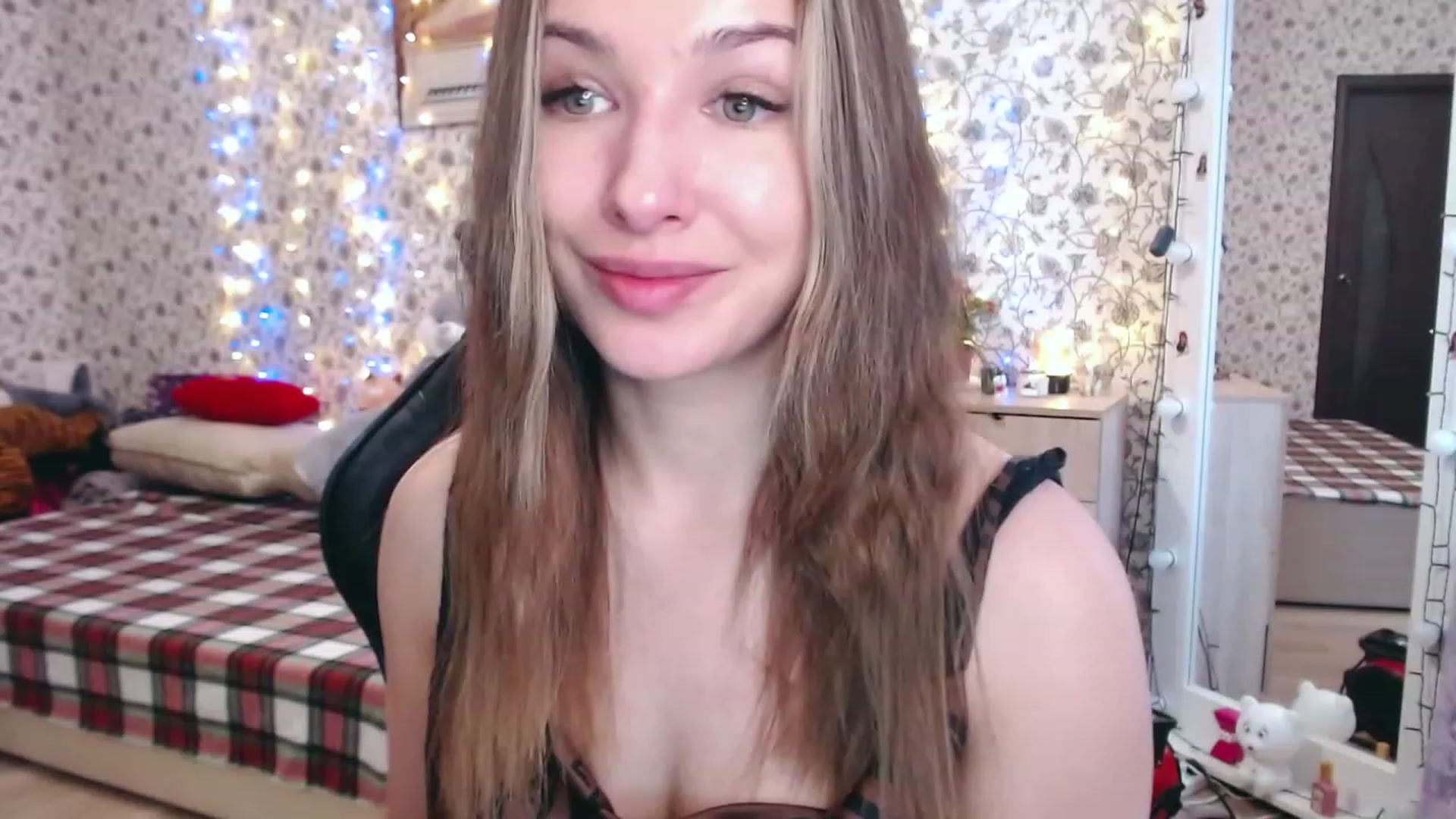 Gallery image thumbnail from RosieRosa's myfreecams stream on, 03/15/2023, 07:17 image 13 of 20
