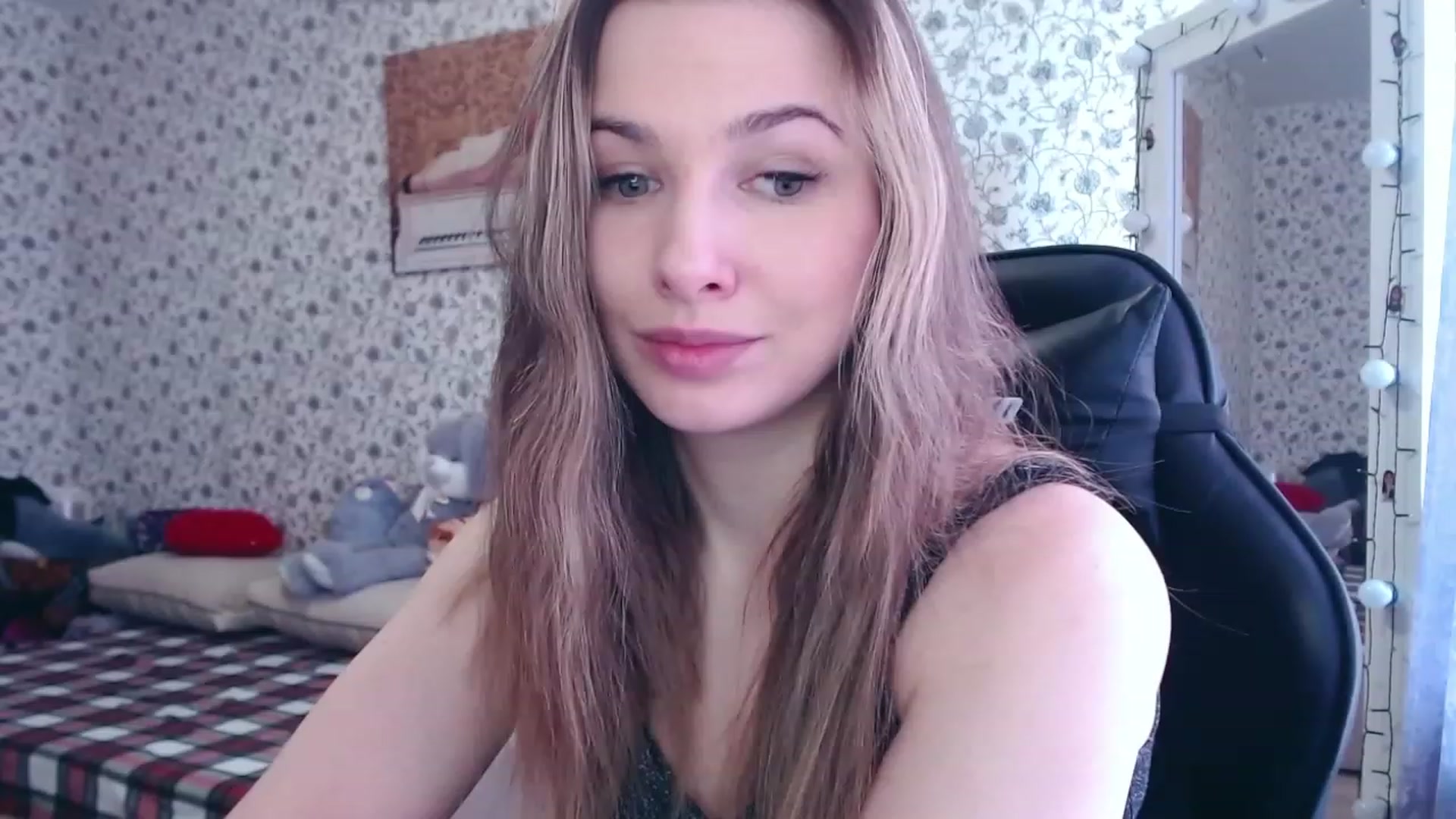 Gallery image thumbnail from RosieRosa's myfreecams stream on, 03/20/2023, 07:16 image 7 of 20