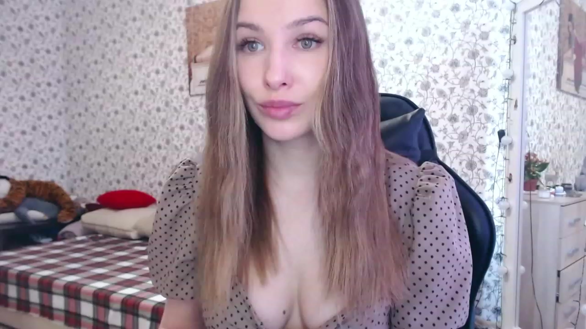 Gallery image thumbnail from RosieRosa's myfreecams stream on, 04/04/2023, 06:14 image 8 of 20