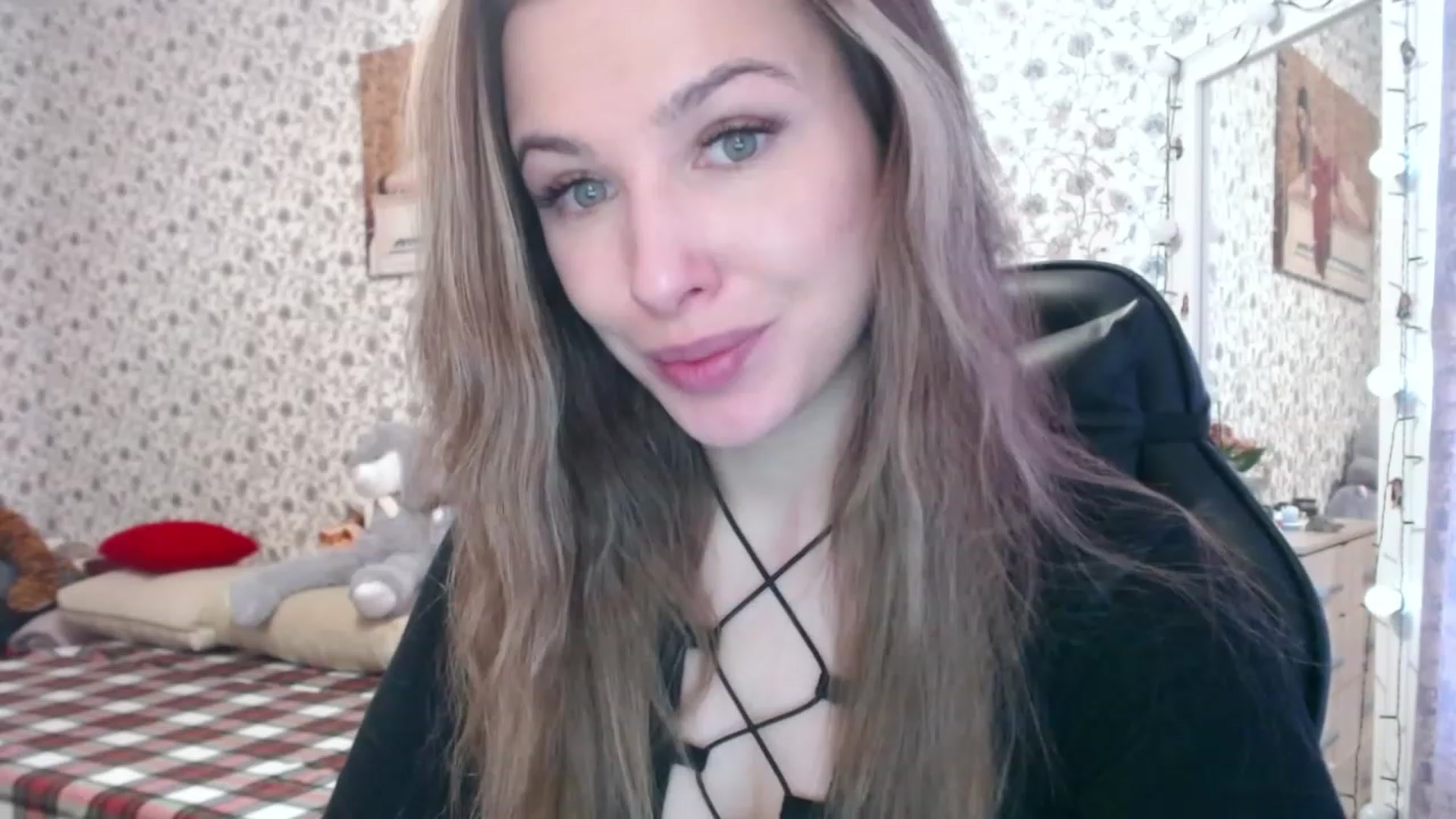 Gallery image thumbnail from RosieRosa's myfreecams stream on, 04/05/2023, 06:32 image 2 of 20