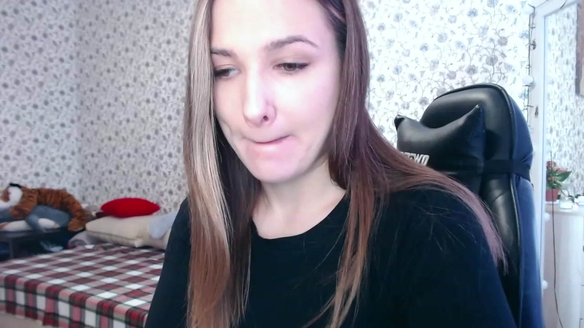 Gallery image thumbnail from RosieRosa's myfreecams stream on, 04/05/2023, 13:14 image 6 of 20