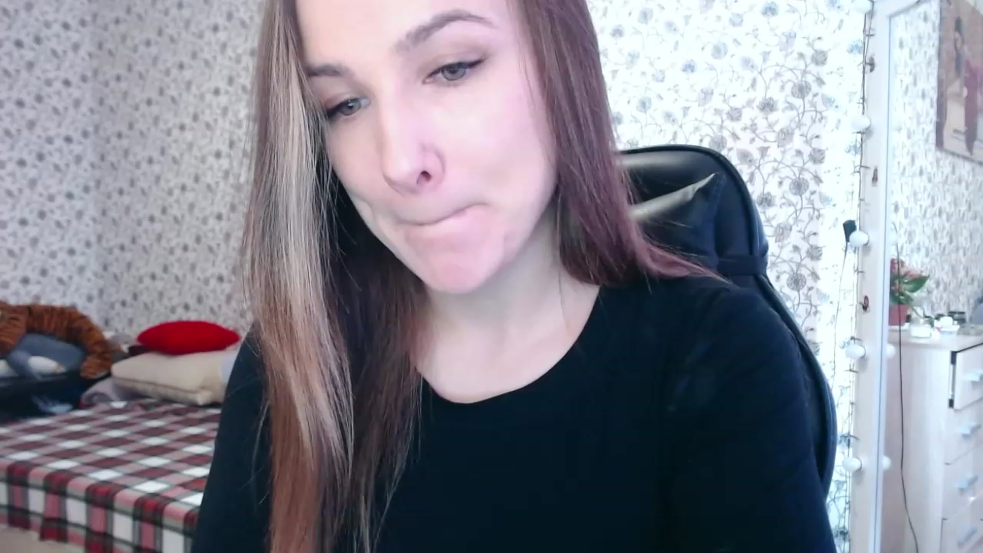 Gallery image thumbnail from RosieRosa's myfreecams stream on, 04/05/2023, 13:14 image 14 of 20