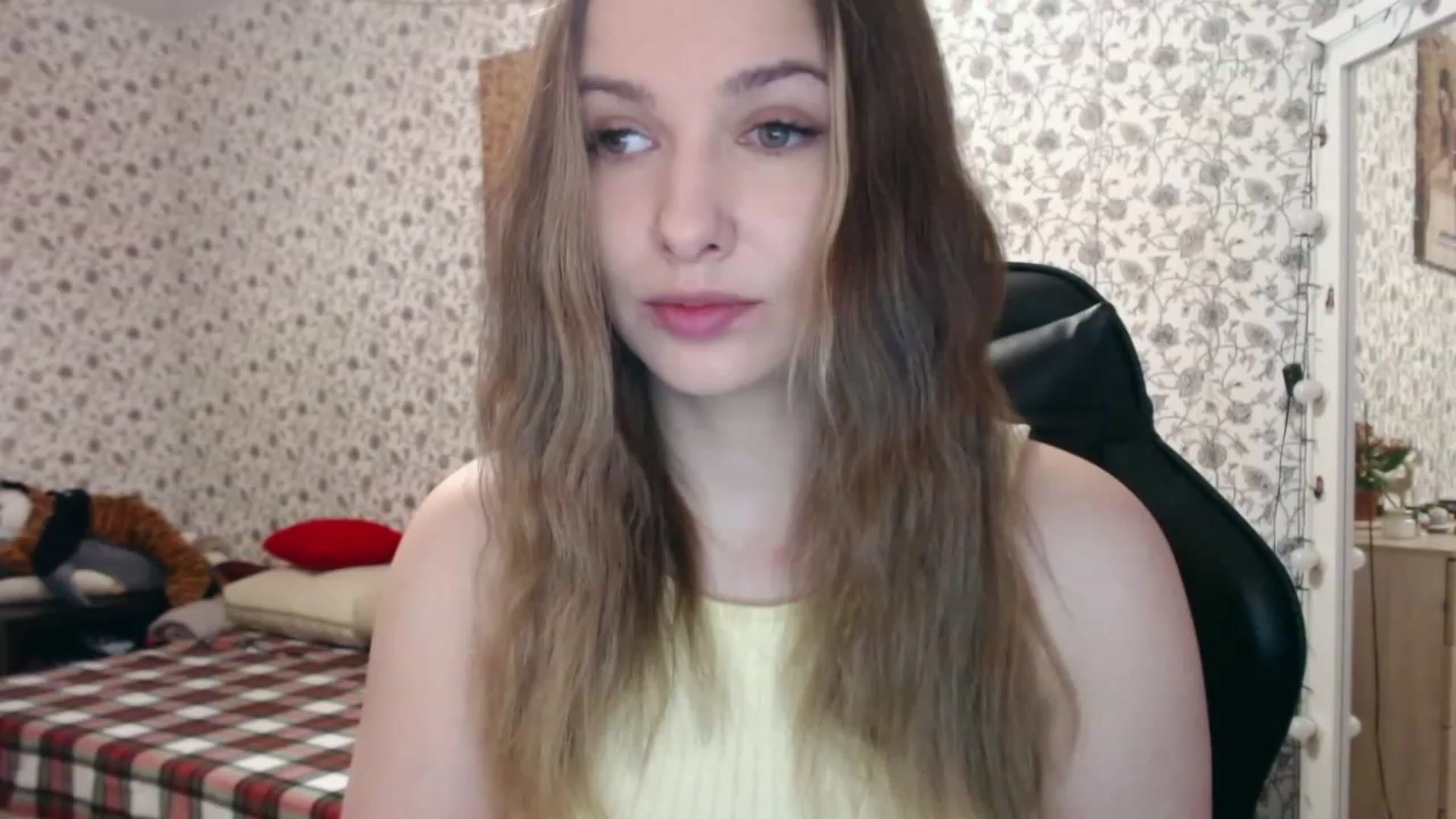 Gallery image thumbnail from RosieRosa's myfreecams stream on, 04/06/2023, 04:08 image 2 of 20
