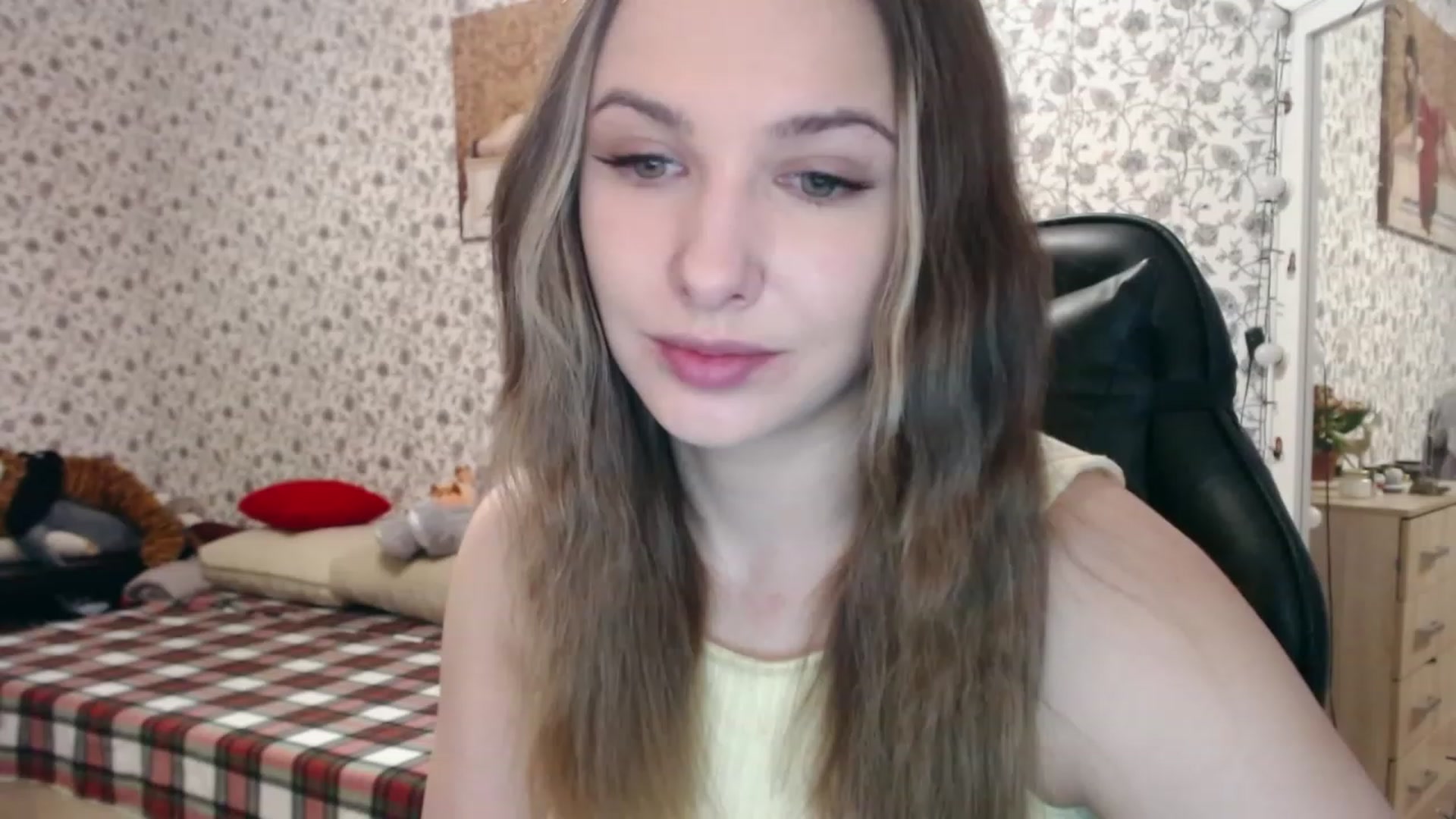 Gallery image thumbnail from RosieRosa's myfreecams stream on, 04/06/2023, 04:08 image 4 of 20