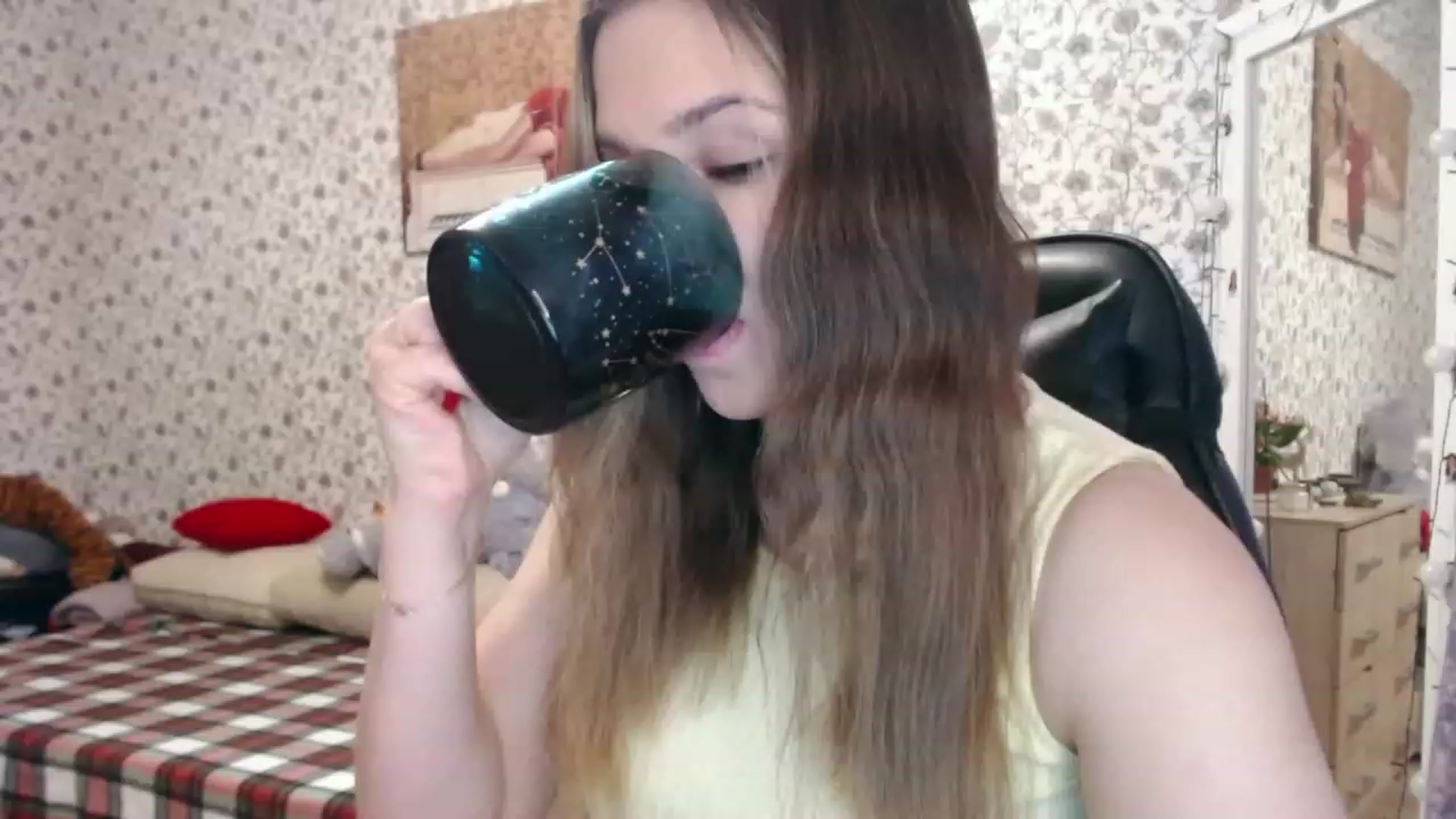 Gallery image thumbnail from RosieRosa's myfreecams stream on, 04/06/2023, 04:08 image 19 of 20