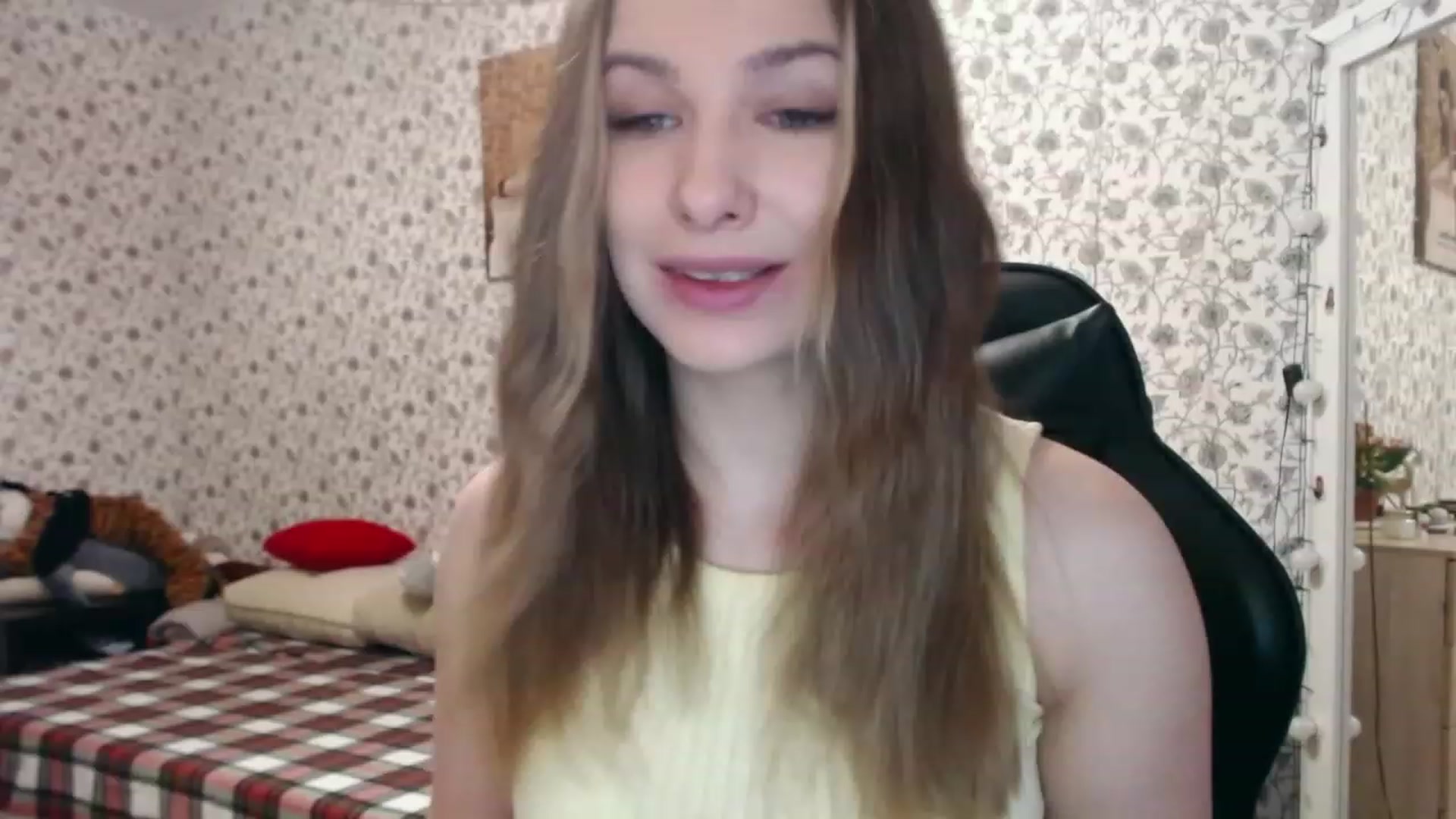 Gallery image thumbnail from RosieRosa's myfreecams stream on, 04/06/2023, 04:08 image 3 of 20
