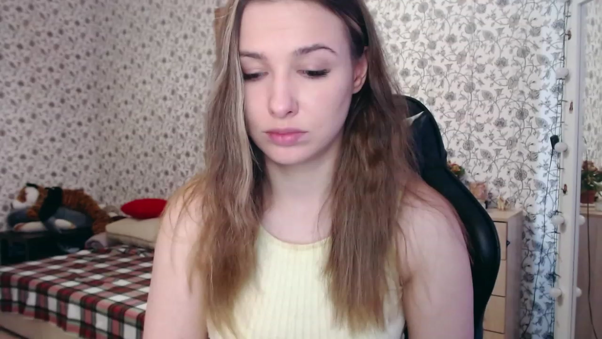 Gallery image thumbnail from RosieRosa's myfreecams stream on, 04/06/2023, 06:05 image 16 of 20
