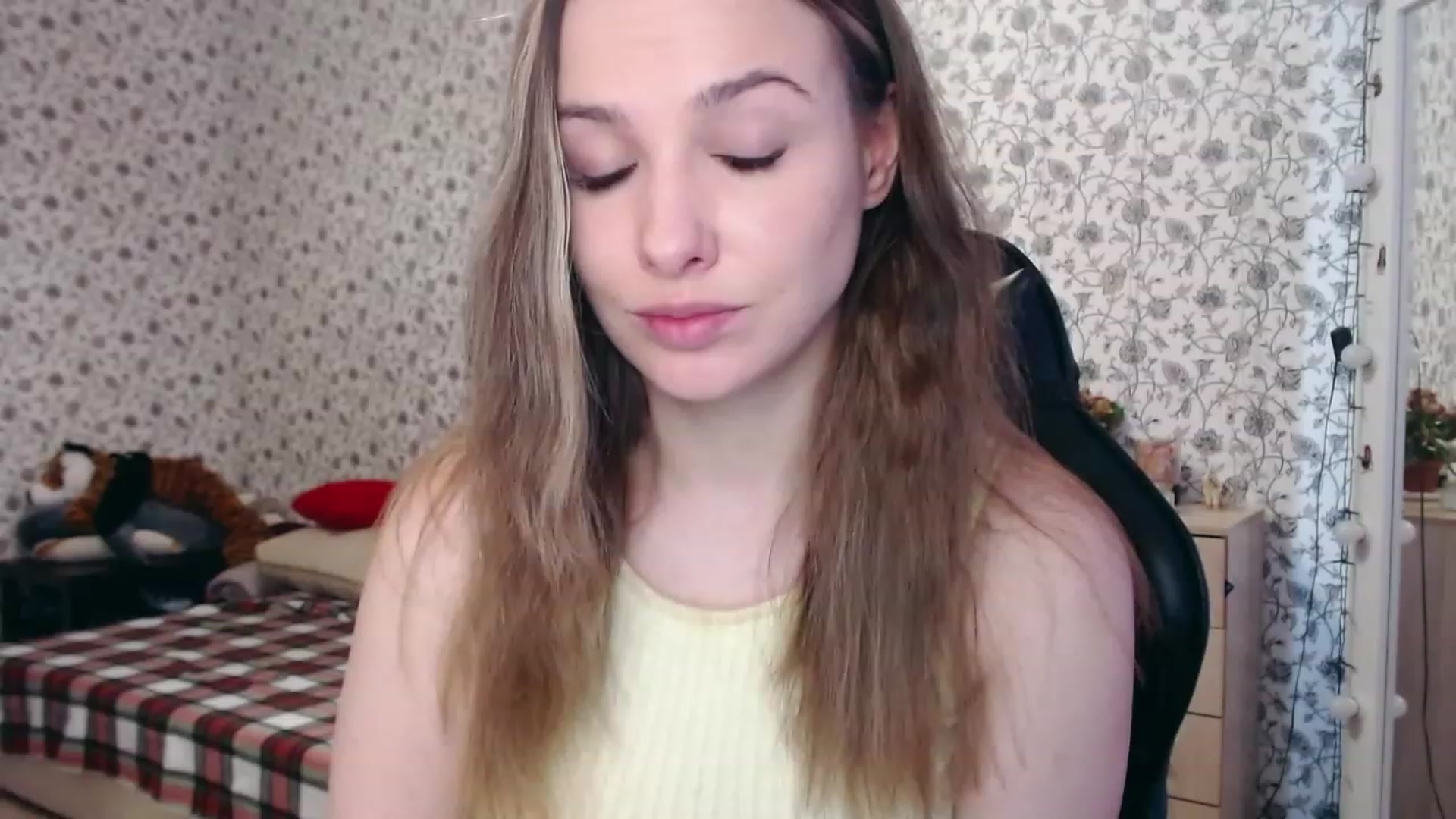 Gallery image thumbnail from RosieRosa's myfreecams stream on, 04/06/2023, 06:05 image 19 of 20