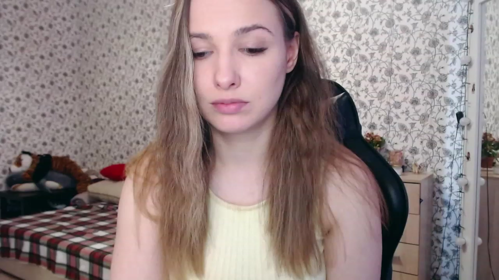 Gallery image thumbnail from RosieRosa's myfreecams stream on, 04/06/2023, 06:05 image 9 of 20
