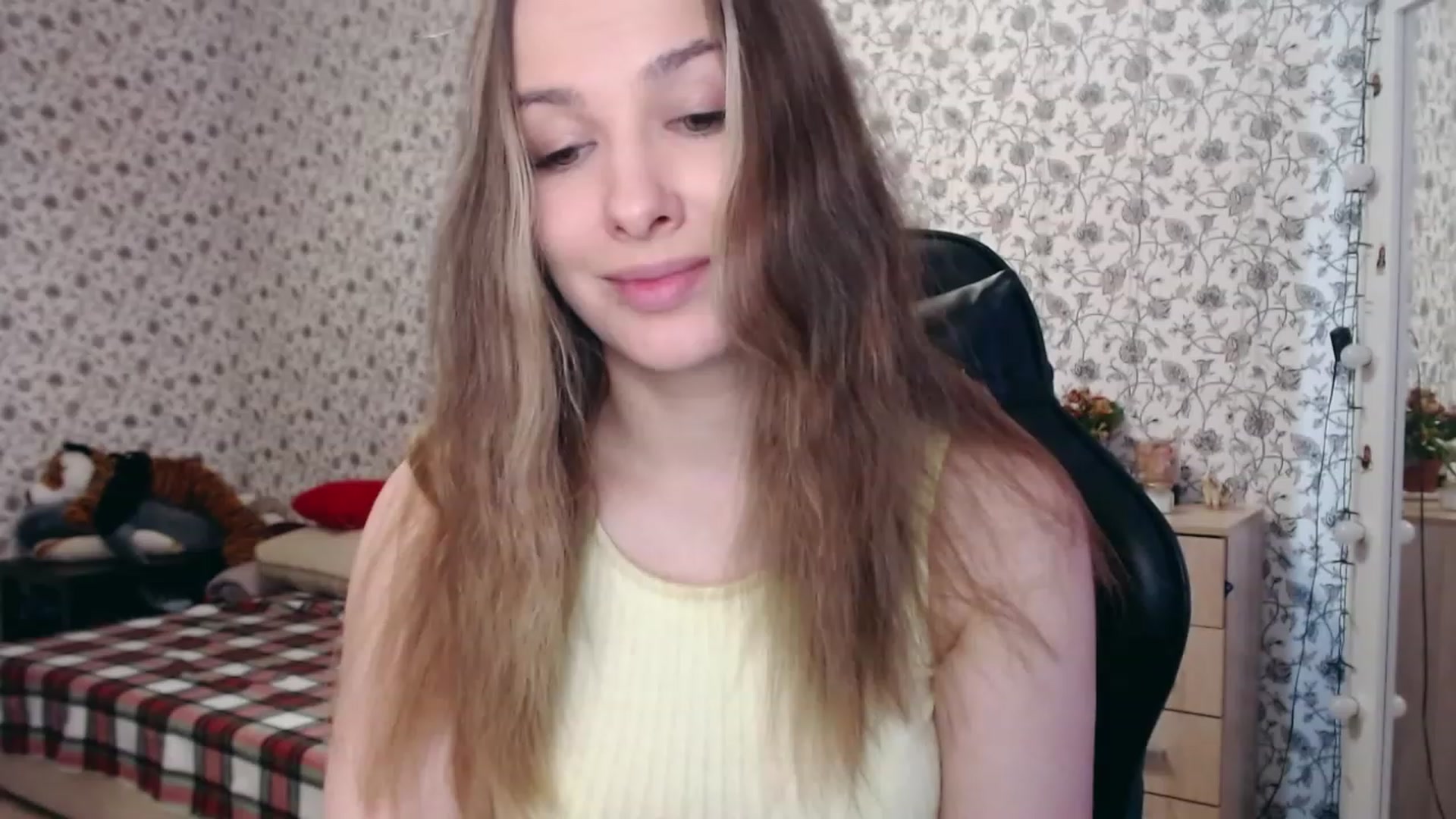 Gallery image thumbnail from RosieRosa's myfreecams stream on, 04/06/2023, 06:05 image 6 of 20