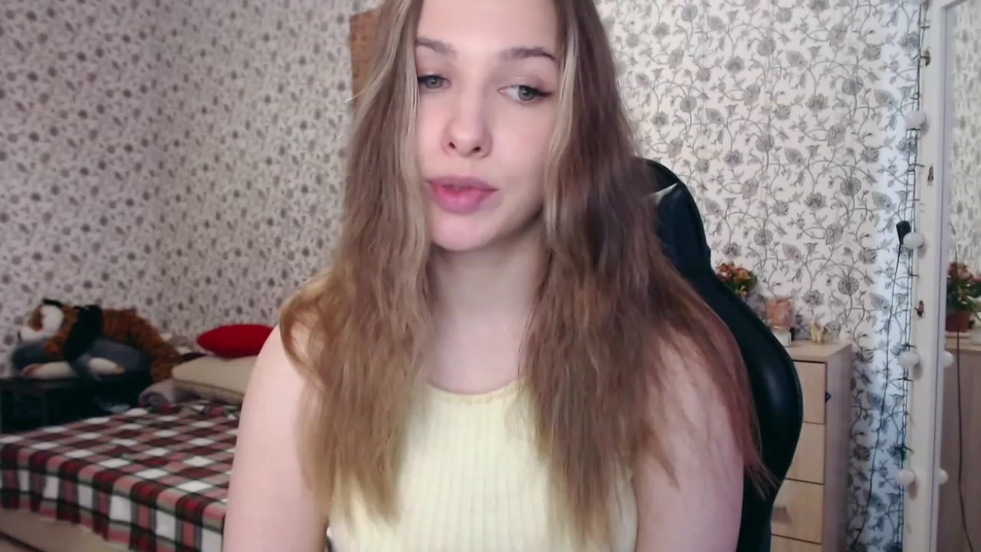 Gallery image thumbnail from RosieRosa's myfreecams stream on, 04/06/2023, 06:05 image 7 of 20