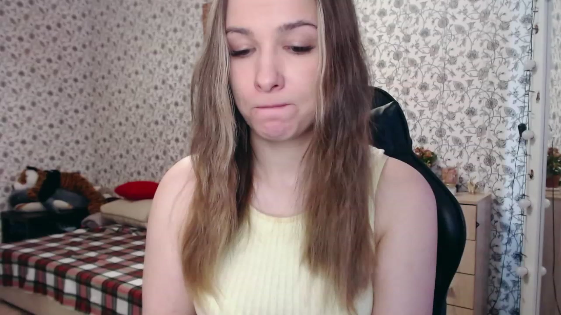 Gallery image thumbnail from RosieRosa's myfreecams stream on, 04/06/2023, 06:05 image 1 of 20